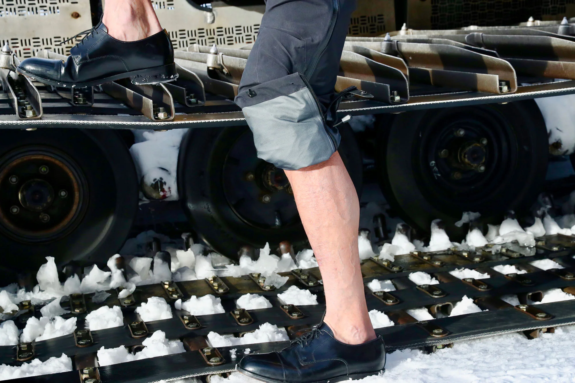07_dress-machinery-tracks.jpg