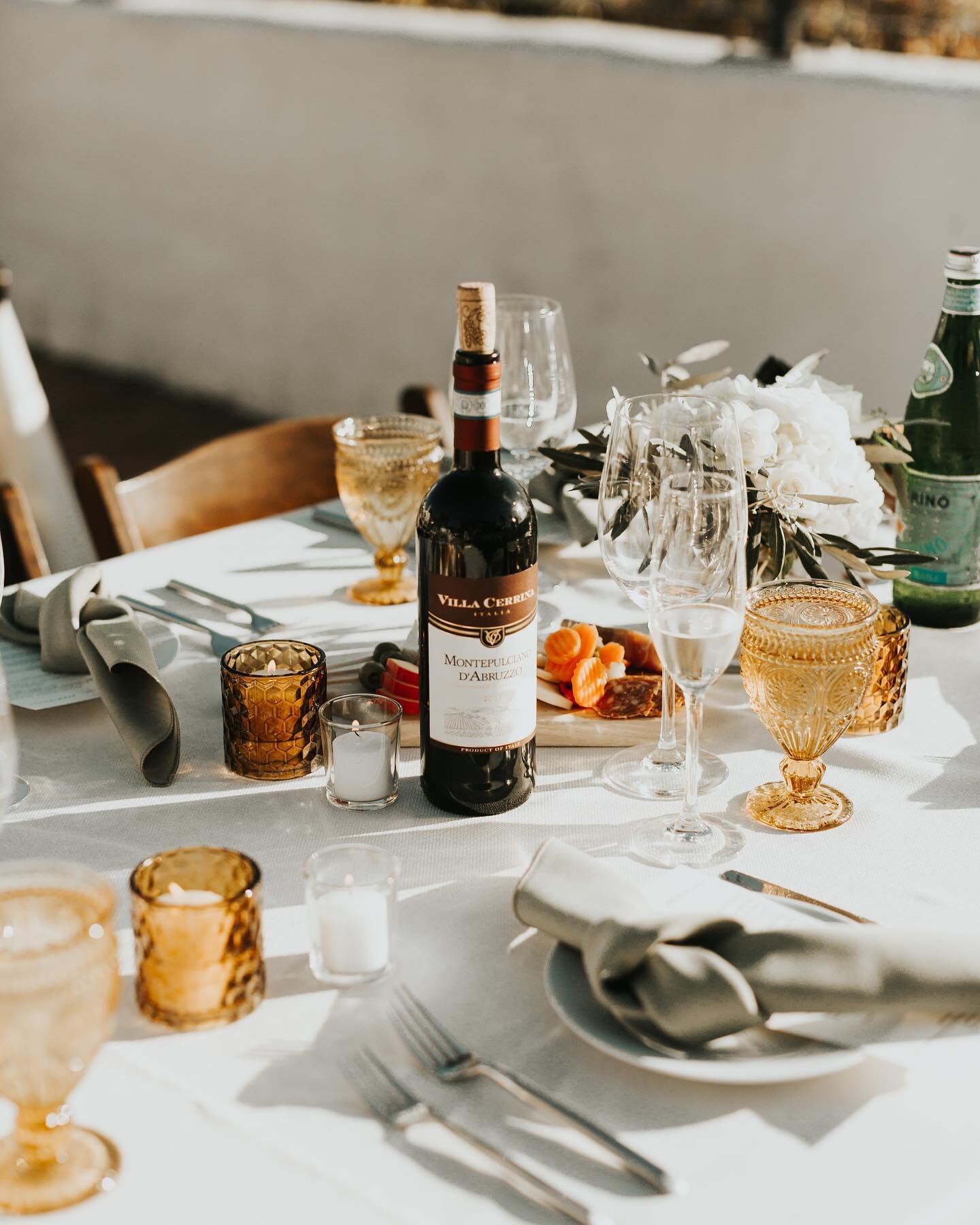 table settings will forever be a love language of mine, especially when they are set with red wine and charcuterie.