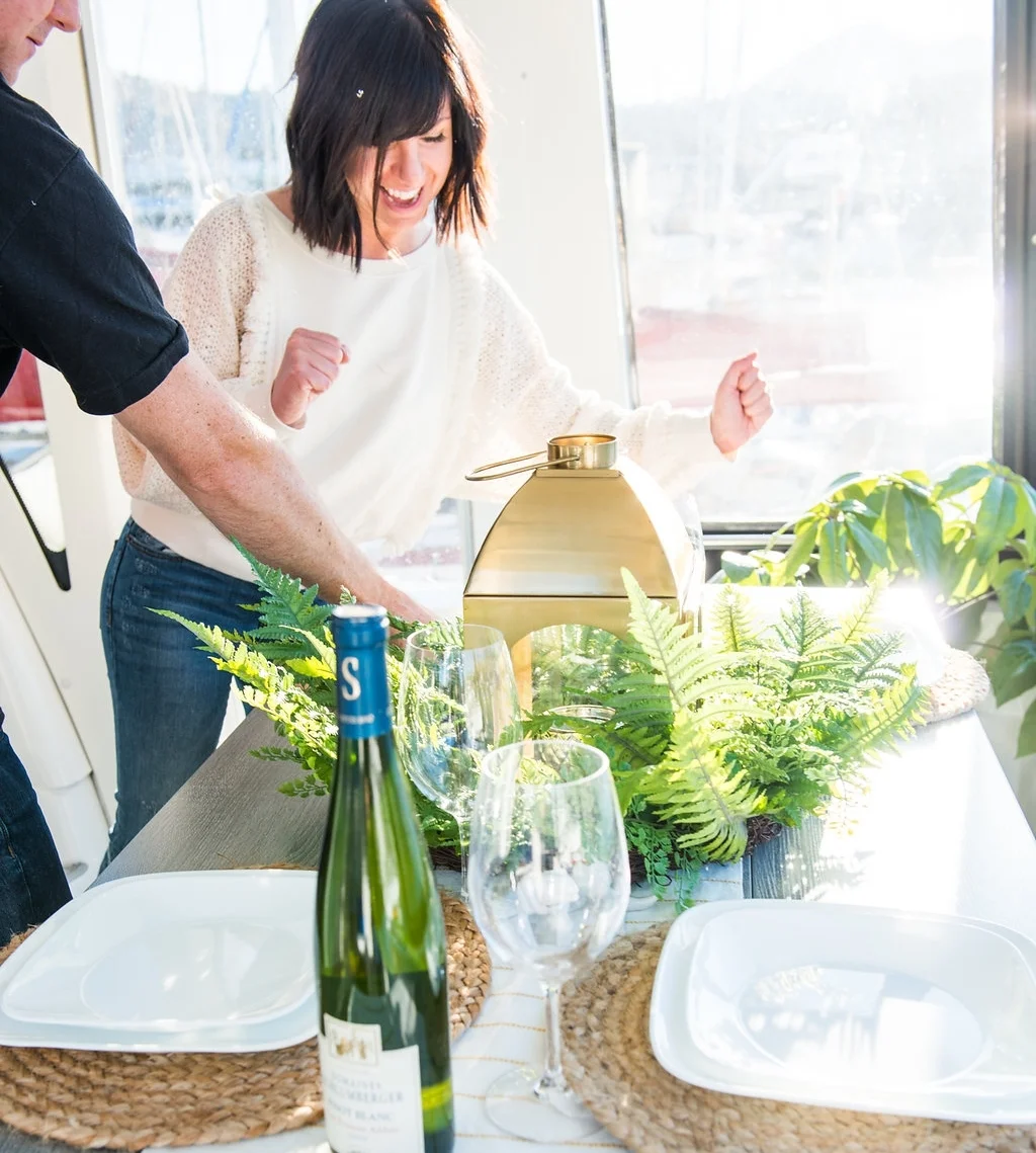 The Only 7 Things You Really Need to Host a Dinner Party in a Tiny Space