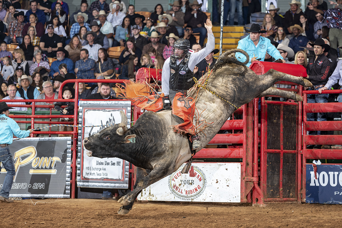 Bull Rider Dakota Nye on Flab Slab, Dennis Davis Bucking Bulls 