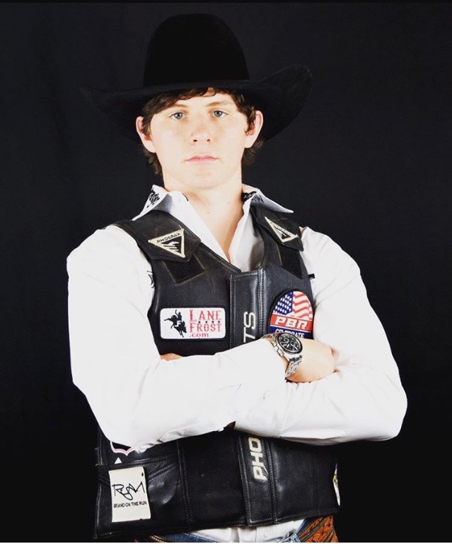 Trey Holston, Fort Scott, Kansas wins round 1 on 11 Joker from Shop Creek Cattle