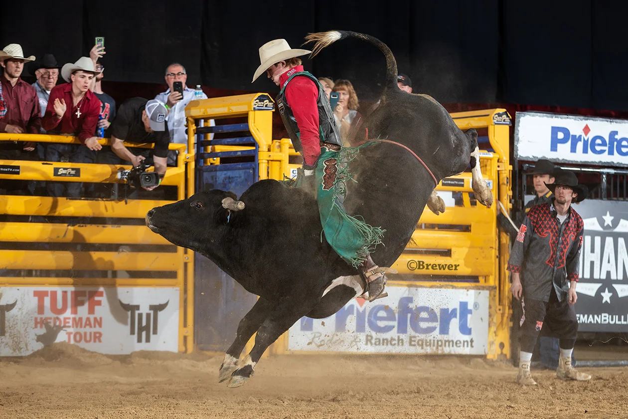 No. 1 ranked PRCA cowboy Clayton Sellars taps Break The Chain (JQH) for 87 points. and the Semifinal round win.
