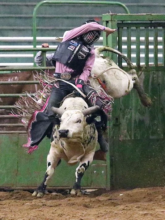 Photo credit: thespectrum.com 2017 National High School Rodeo’s All Round Cowboy and the youngest of the famed Wright family rodeo tree, Stetson Dell Wright accepts the invitation and is set to make his first appearance at the Tuff Hedeman Bull Riding Tour this weekend at the South Point Tuff Hedeman Challenge in Fort Worth.