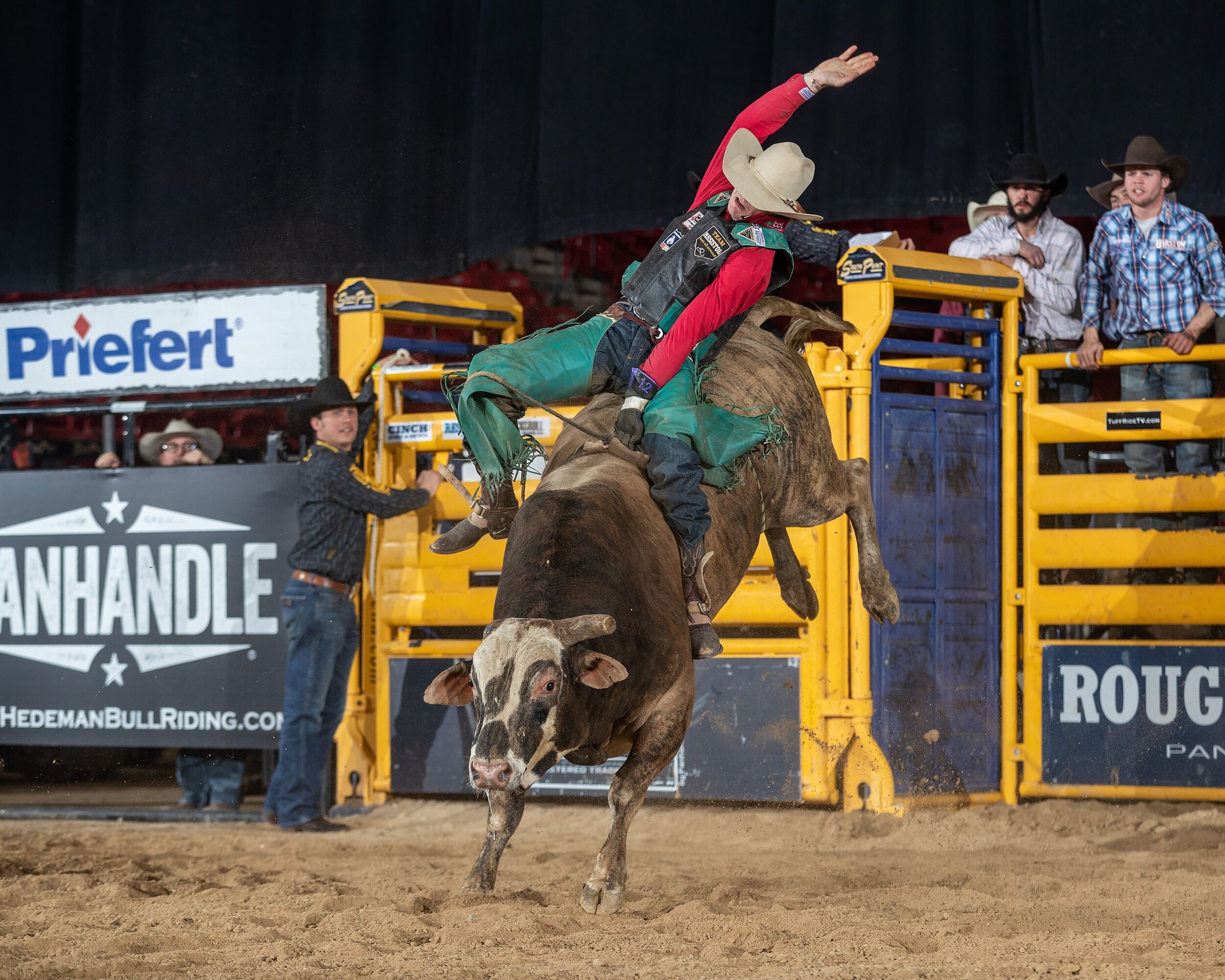 NFR Qualifier Clayton Sellars — Tuff Hedeman Bull Riding