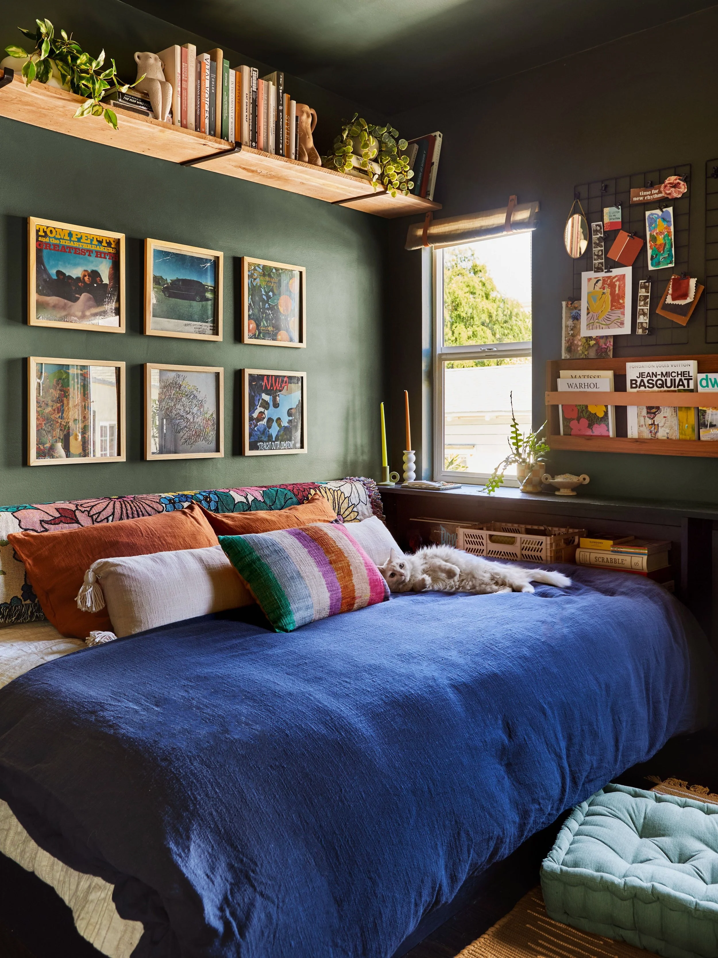 Urban Outfitters 01.jpeg