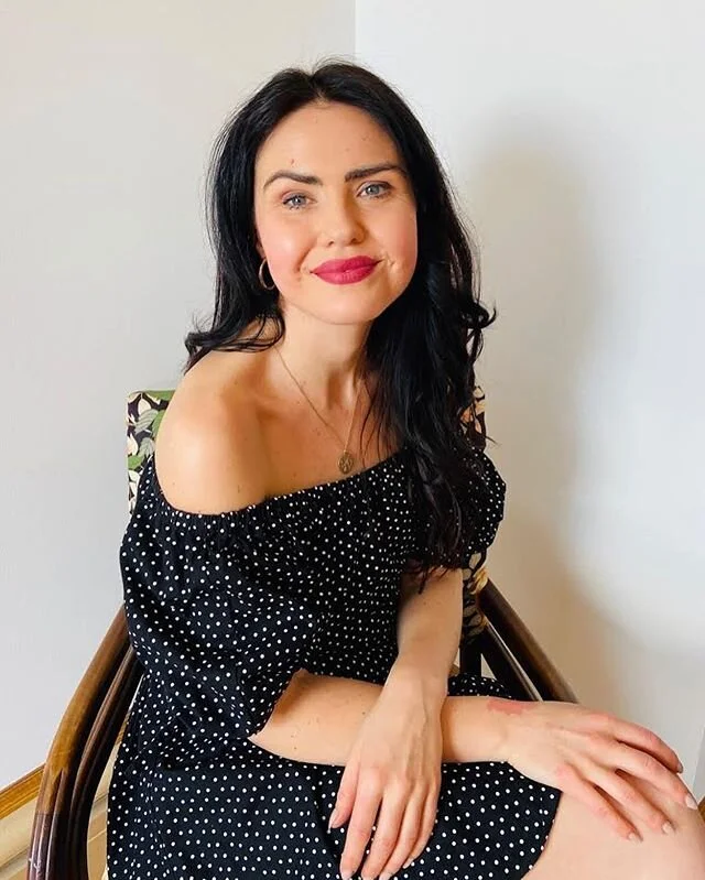 Self-described as a a multi-hyphenate, Emma Grady is a brand copywriter, personal essayist, abstract painter, and stylist 🎨📝 Emma has been published on sites like Glamour and ManRepeller, in addition to being a former video associate at Vanity Fair