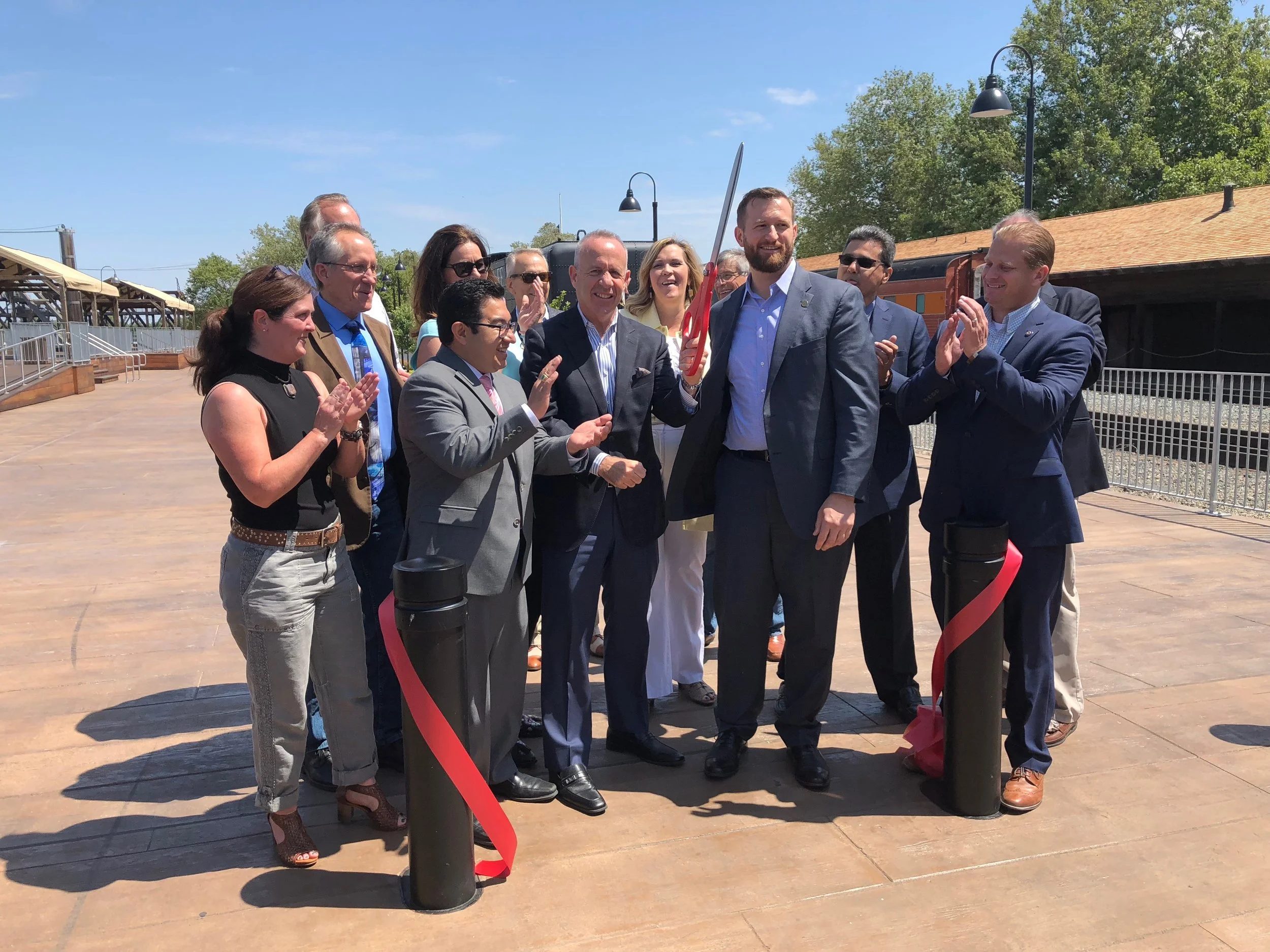New riverfront walkway replaces dilapidated boardwalk in Old Sacramento