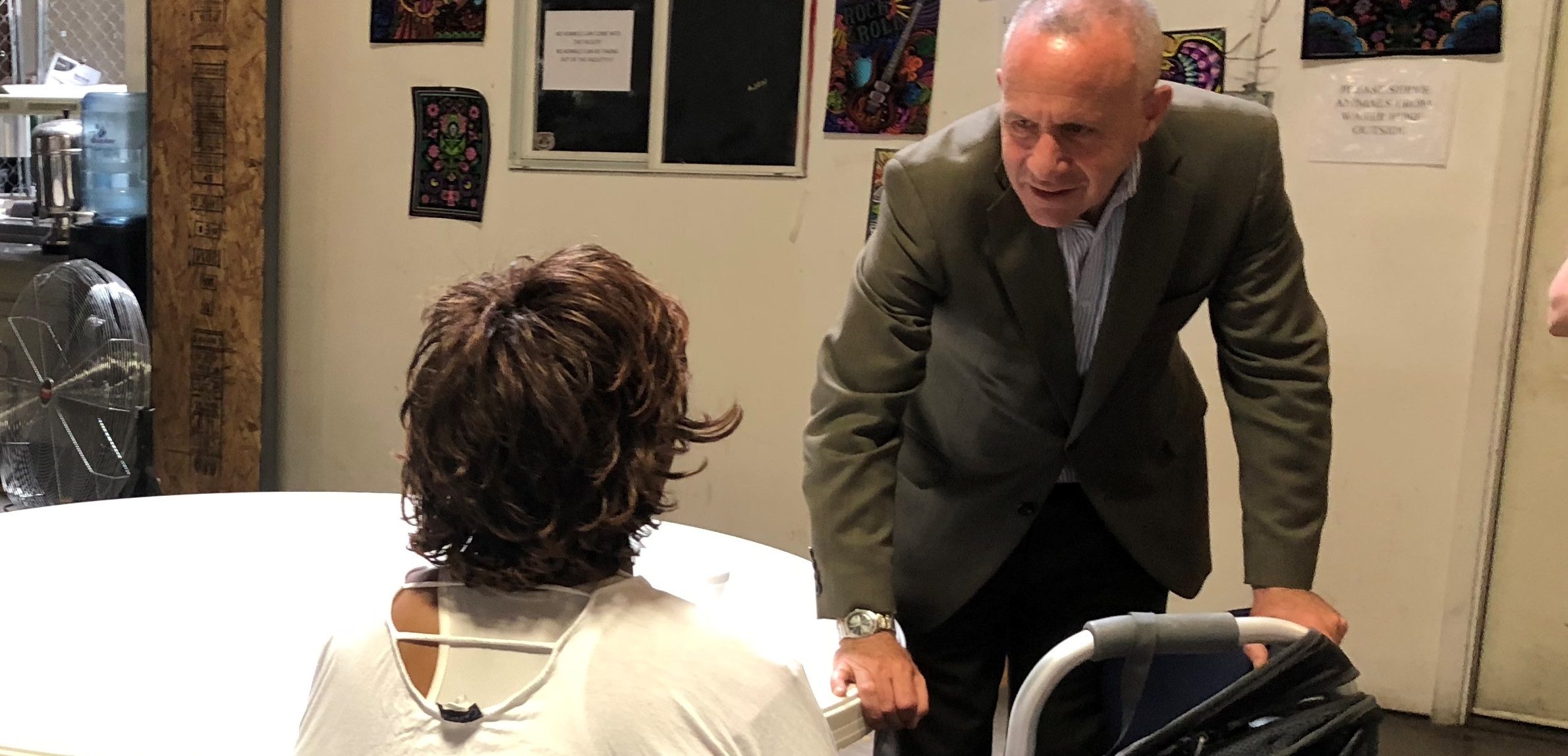 Mayor Darrell Steinberg visits with a resident at the City’s Triage Shelter in north Sacramento