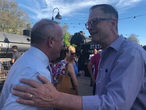 Alcalde Steinberg con Richard Rich, el Gerente del proyecto de la ciudad de el “Riverfront”.