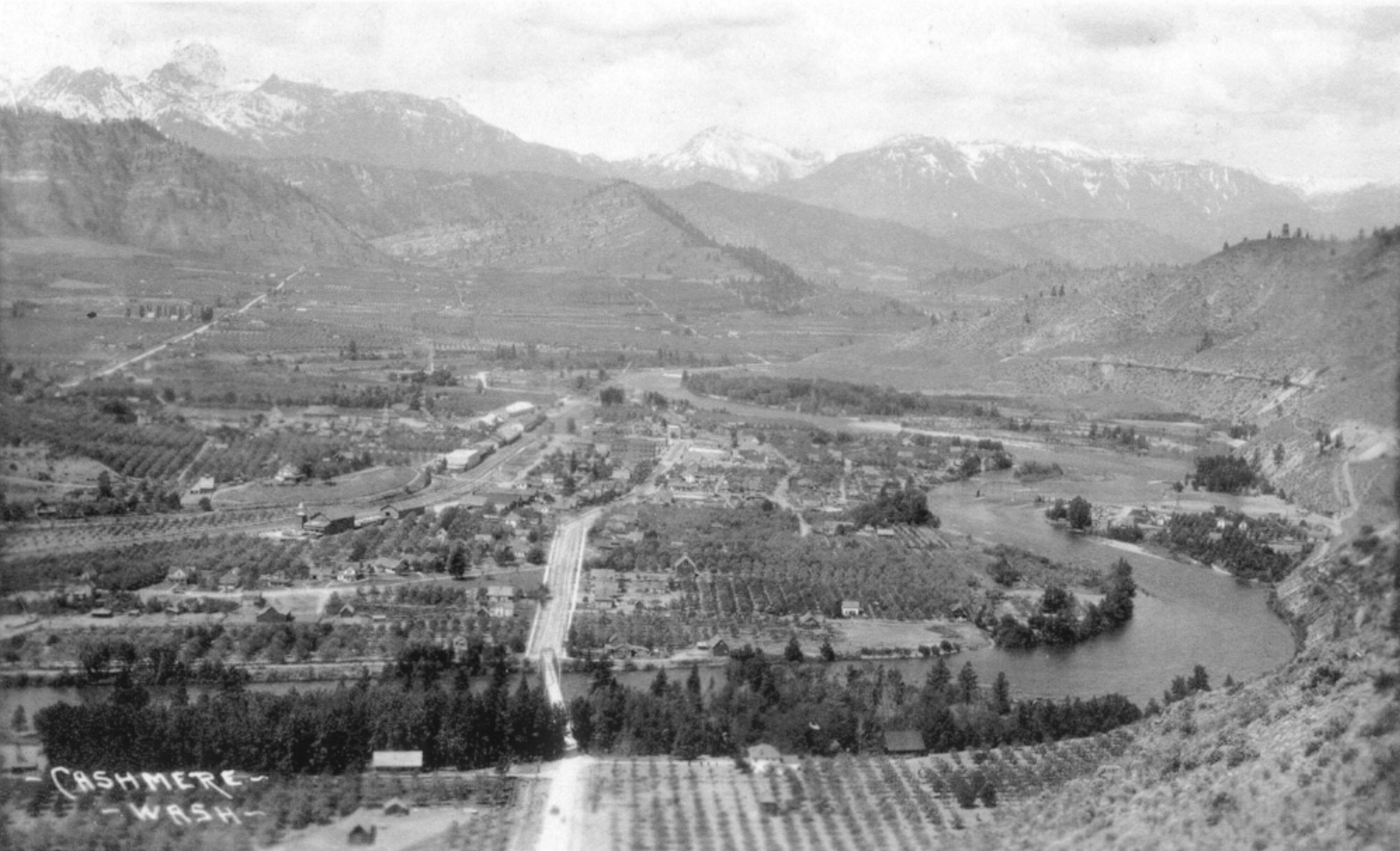 Photo of Cashmere, WA, c. 1909. Photographer unknown.