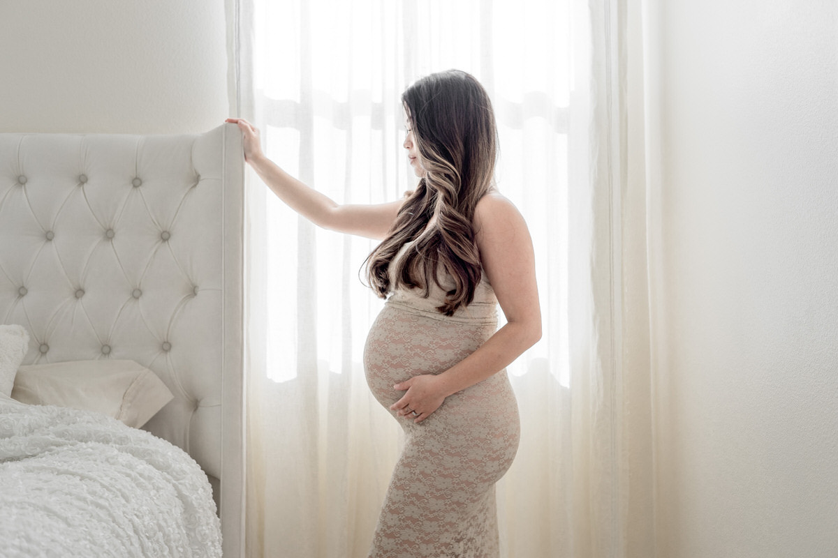 Crissy + Ryan Maternity Boudoir in OC by Jaclyn Le