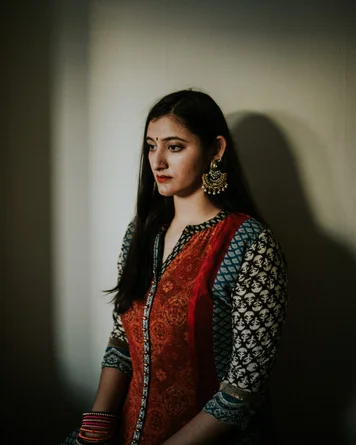Dancer headshot of Indian classical dancer Ambika Gopalan by Jaclyn Le