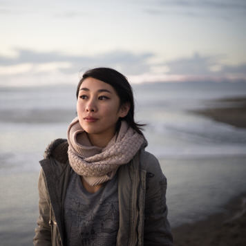 Beach portrait of Gwen Oller by SF Bay Area photographer Jaclyn Le