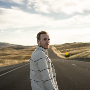 Yosemite road online dating photo of Kyle by photographer Jaclyn Le