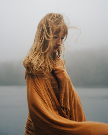 Windy portrait of Kelsey Johnson by photographer Jaclyn Le