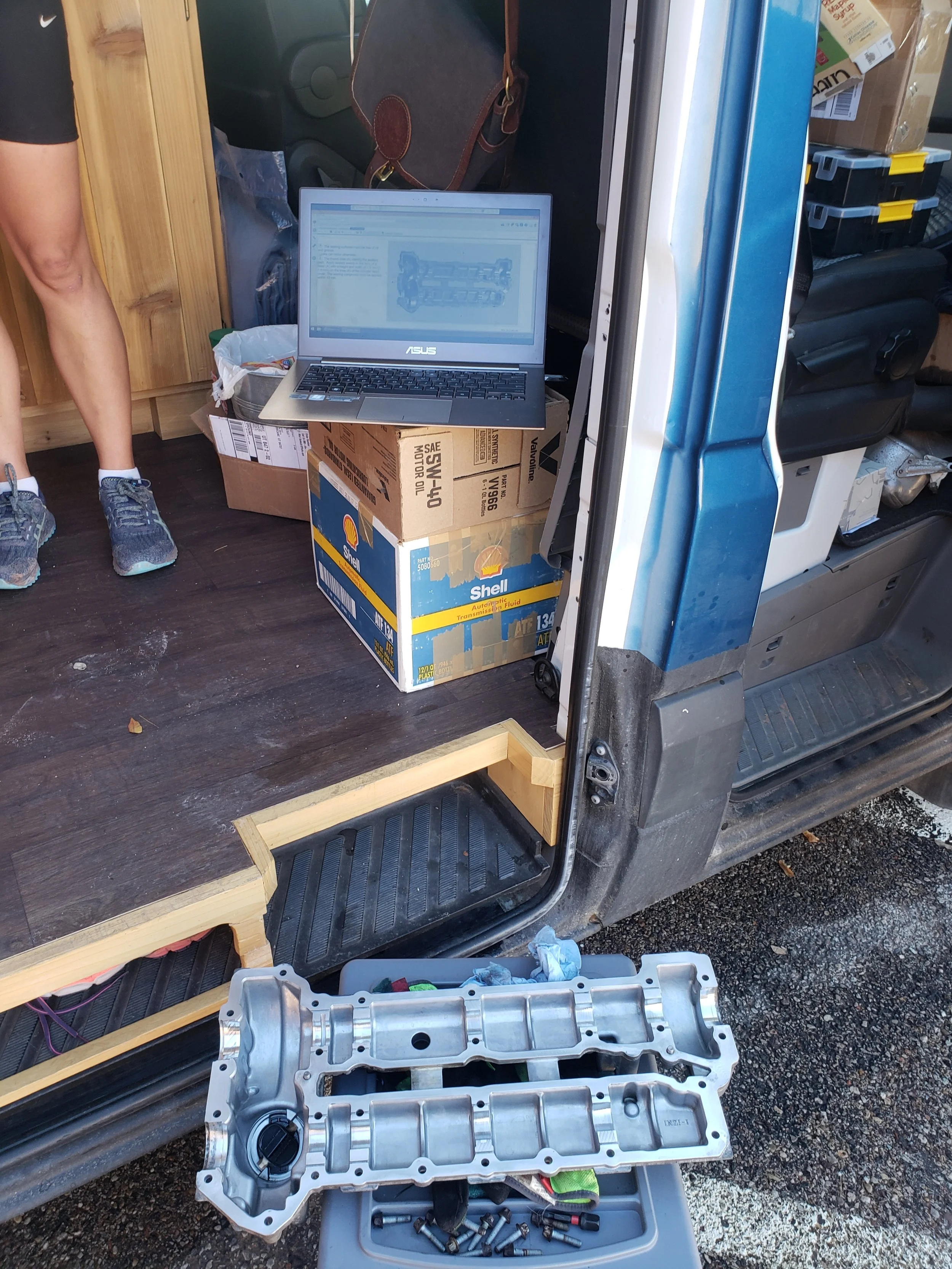 Ian was able to get a copy of the Sprinter Service Manual for his laptop.