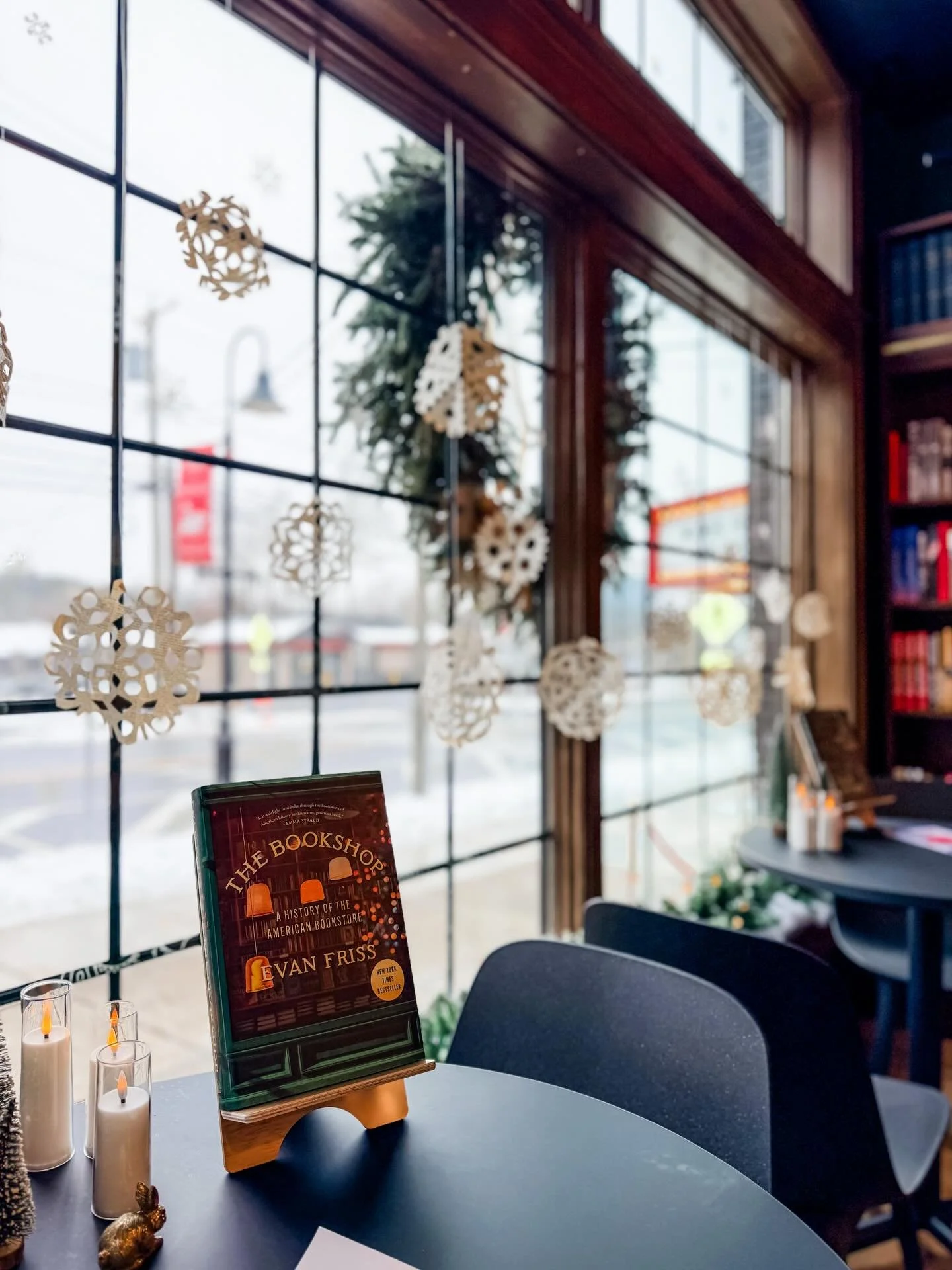 @ofmooseandmindbookshop looking CUTE for kids&rsquo; story time this morning ❄️

Did you shop from any indie bookstores this weekend, friends?