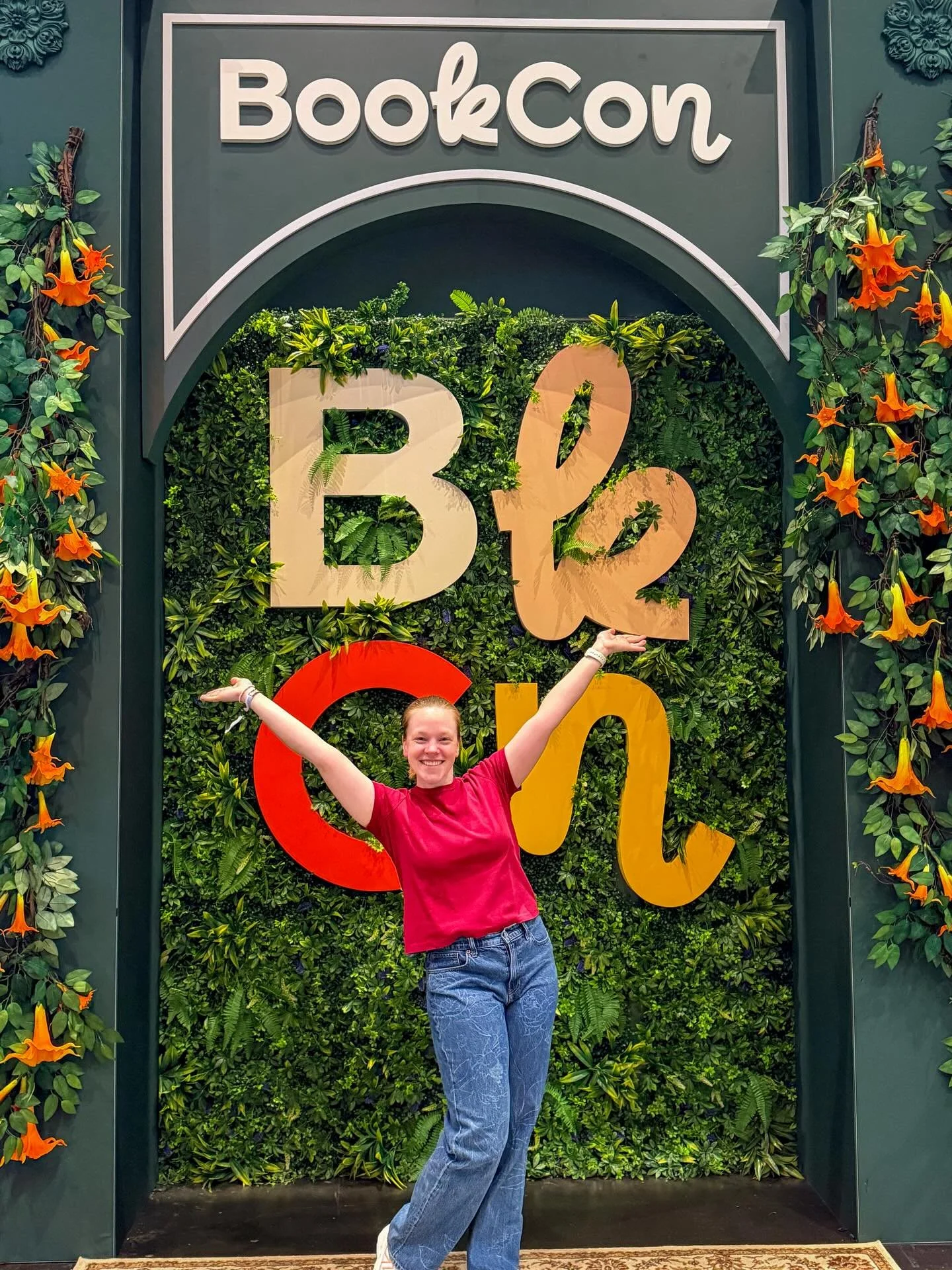 Shots from day 1 of @bookcon! Swipe to the end for my favorite photo of them all 🔮

It was a genuinely great day and I&rsquo;m soooo ready to do it one more time (even if my feet and shoulders may be questioning my sanity).

And if you&rsquo;re crav