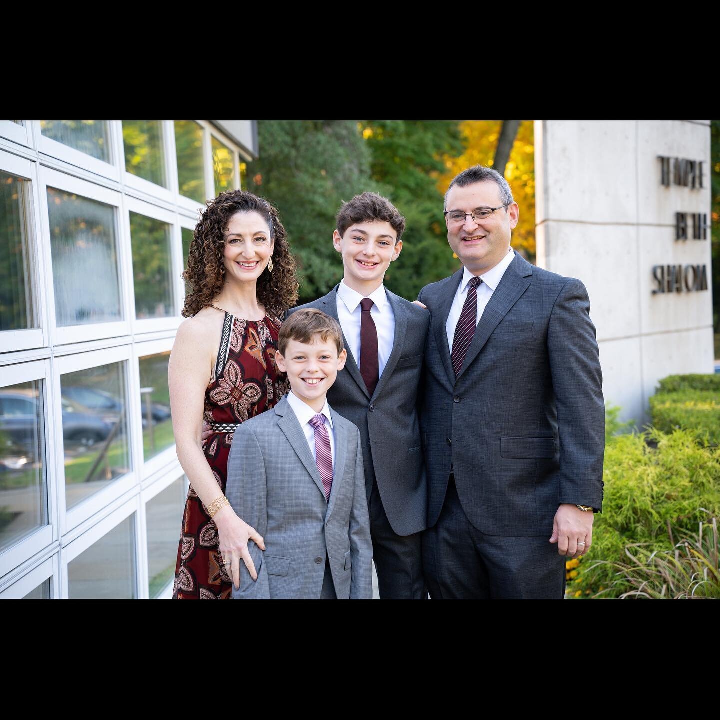 So much joy! 🙏🏻+ 💕@alighnwithjen for having me capture this amazing day for her family&hellip; #feelingblessed
.
.
.
#barmitzvah #becomingaman #mitzvahmarket #mazeltov #mitzvahphotographer #eventphotography #familyphotography  #familyportrait #wes
