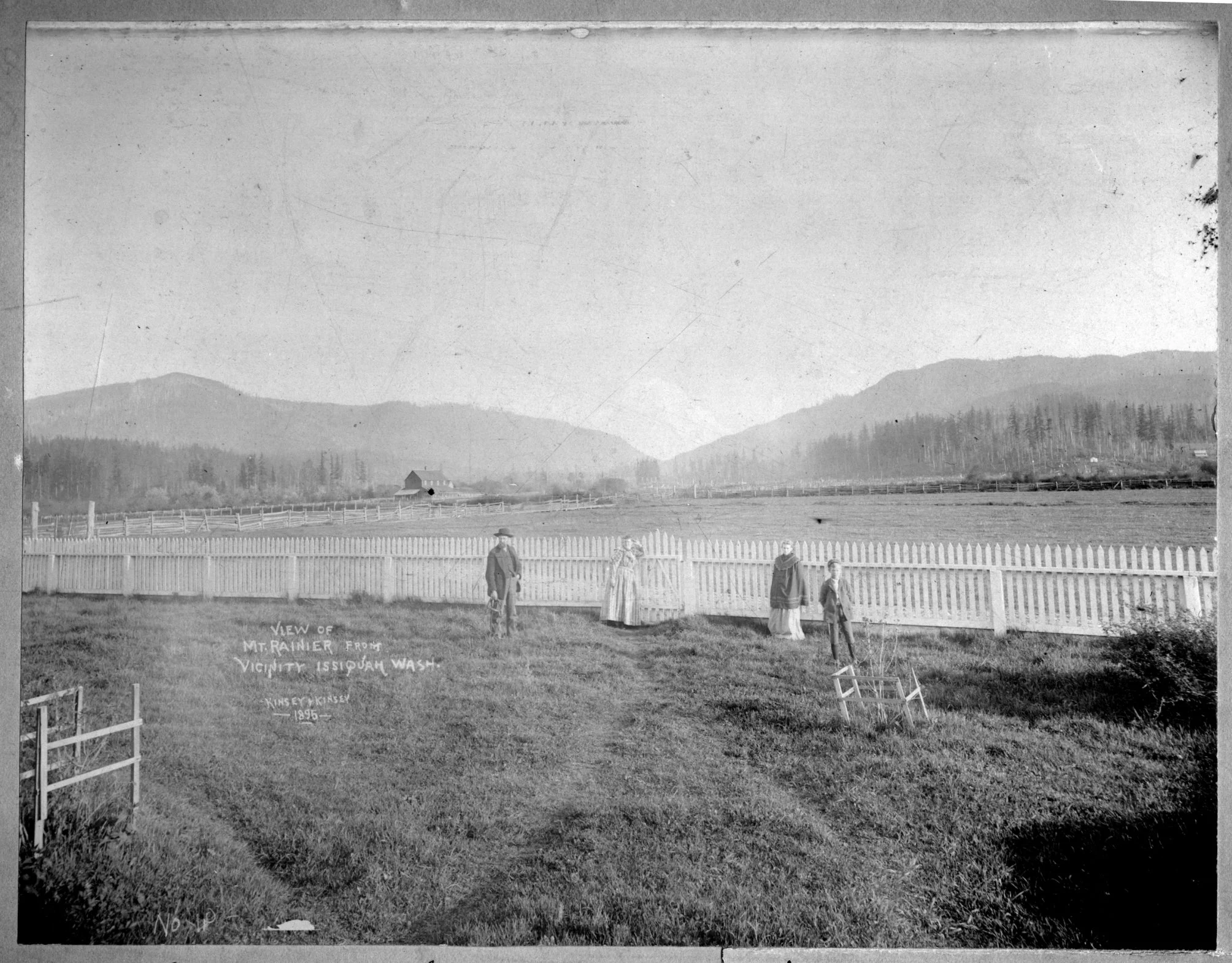 Anderson Farm w Lake Sammamish courtesy of Issaquah Museums.jpg