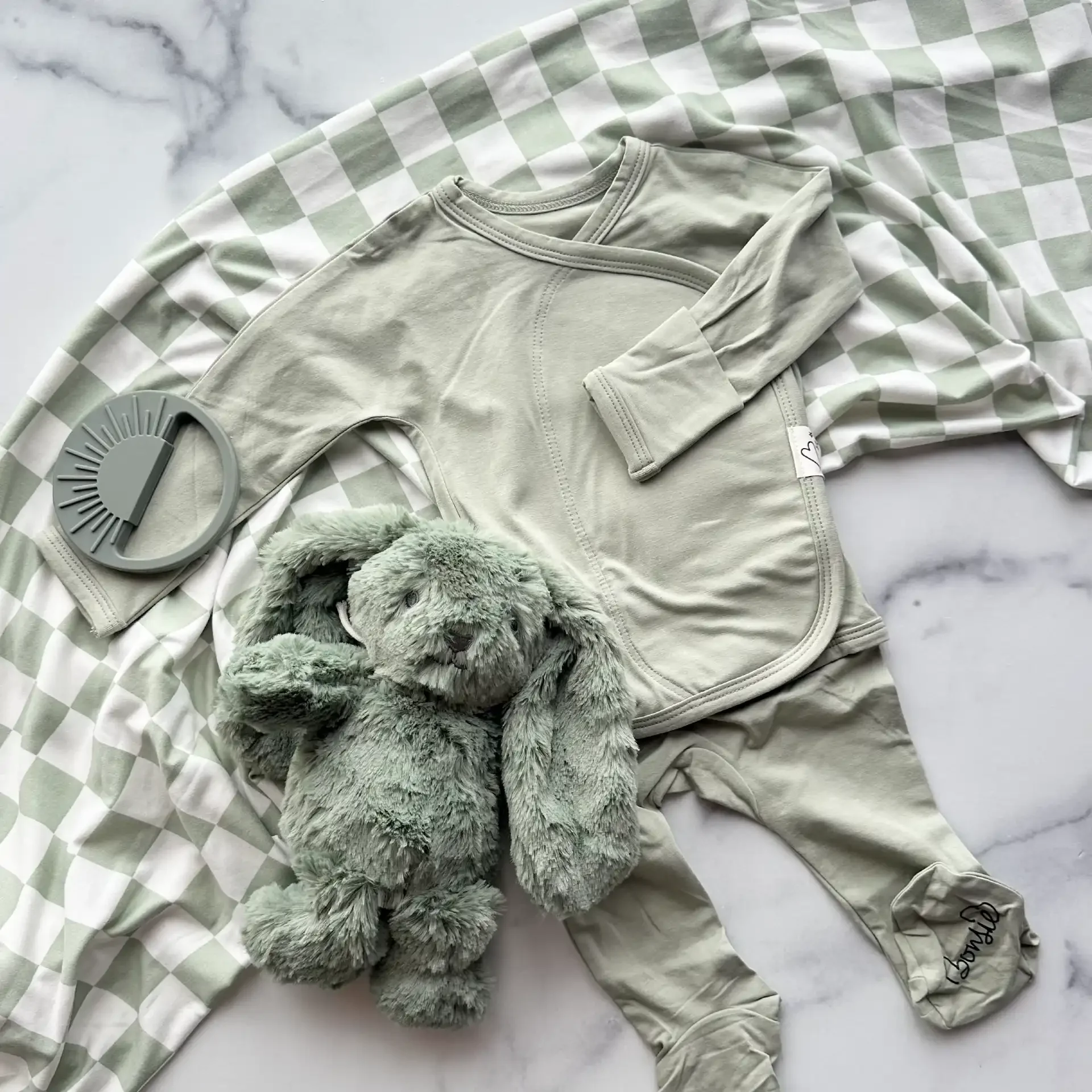 green-baby-gift-box-flatlay.webp