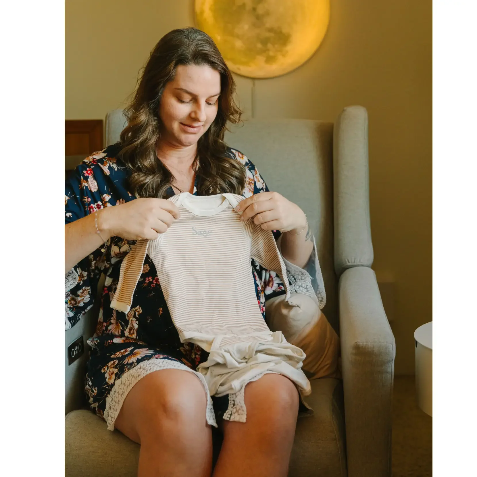 personalized-onesie-expectant-mom.webp