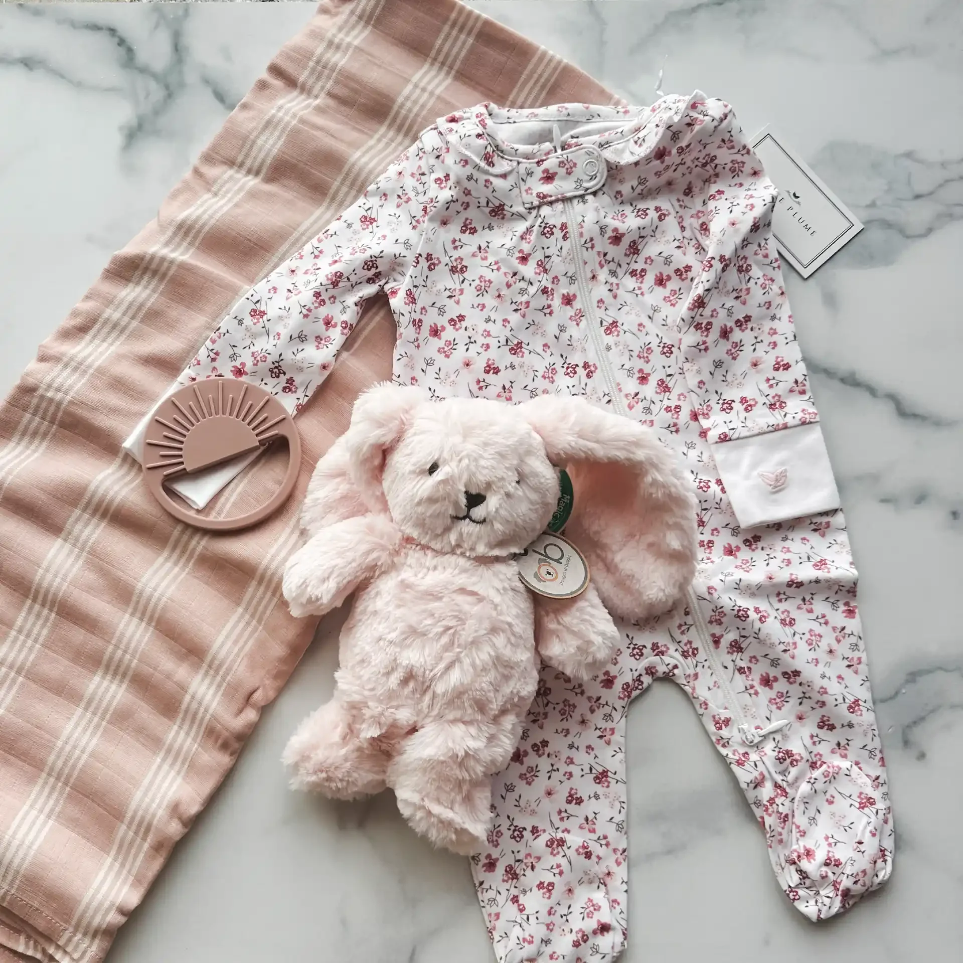 pink-baby-gift-box-flatlay.webp