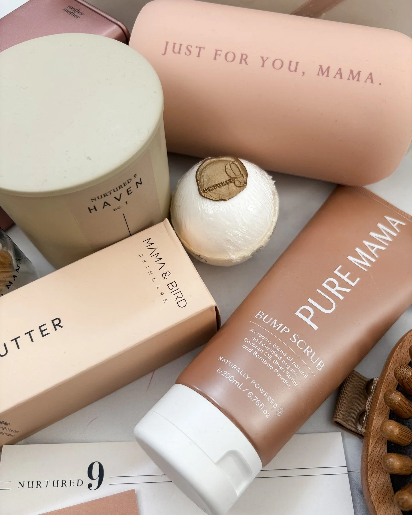 ✨ The mama-to-be in your life deserves the world. Curate the perfect gift box filled with everything she needs to glow, rest &amp; feel loved. 🌸