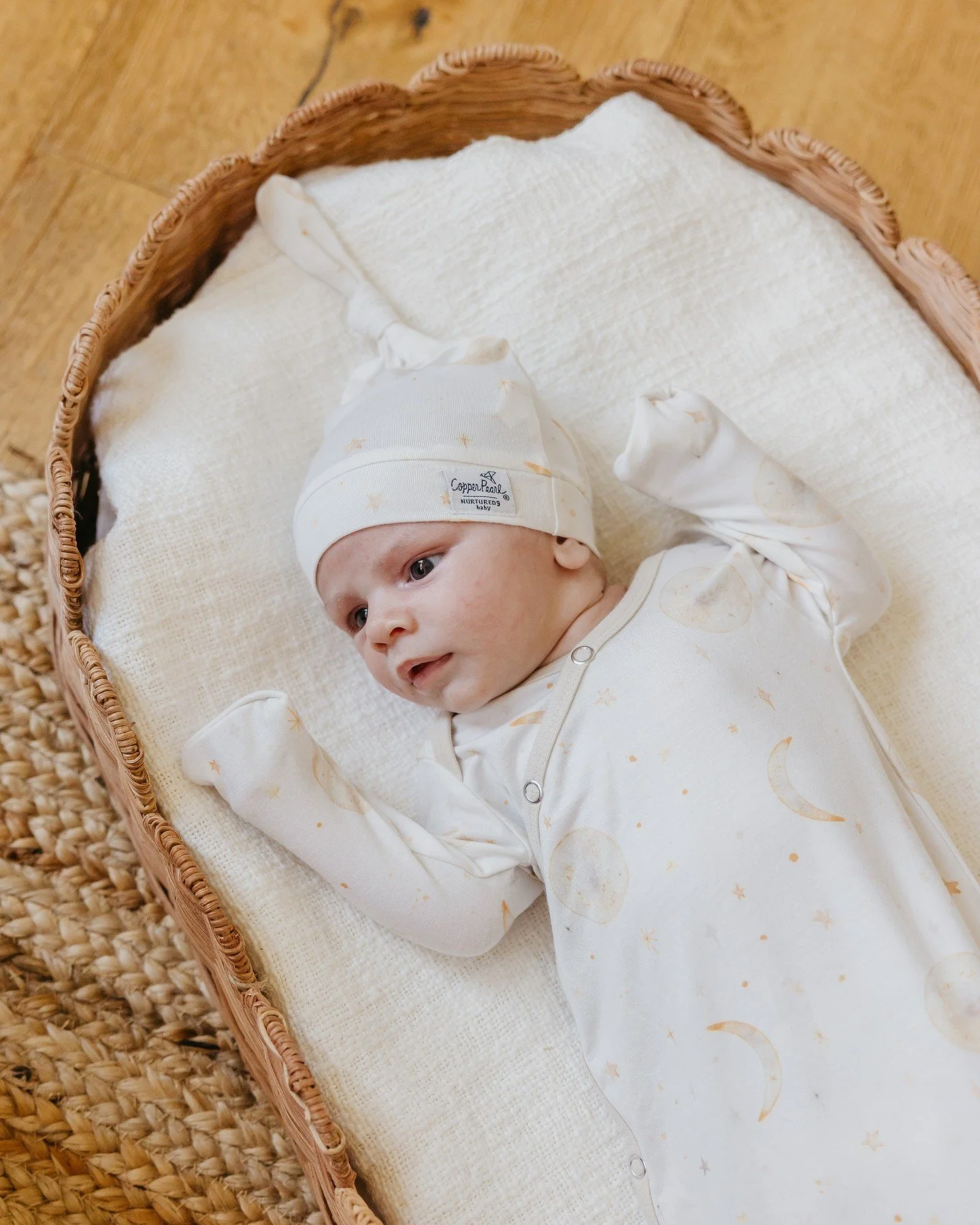 🌙 ✨ We partnered with @copperpearl to bring you the ultimate newborn set! A dreamy gender-neutral infant set designed to wrap your little one in nothing but comfort from day one. 

Featuring a super-soft knotted gown with built-in mittens (no more s