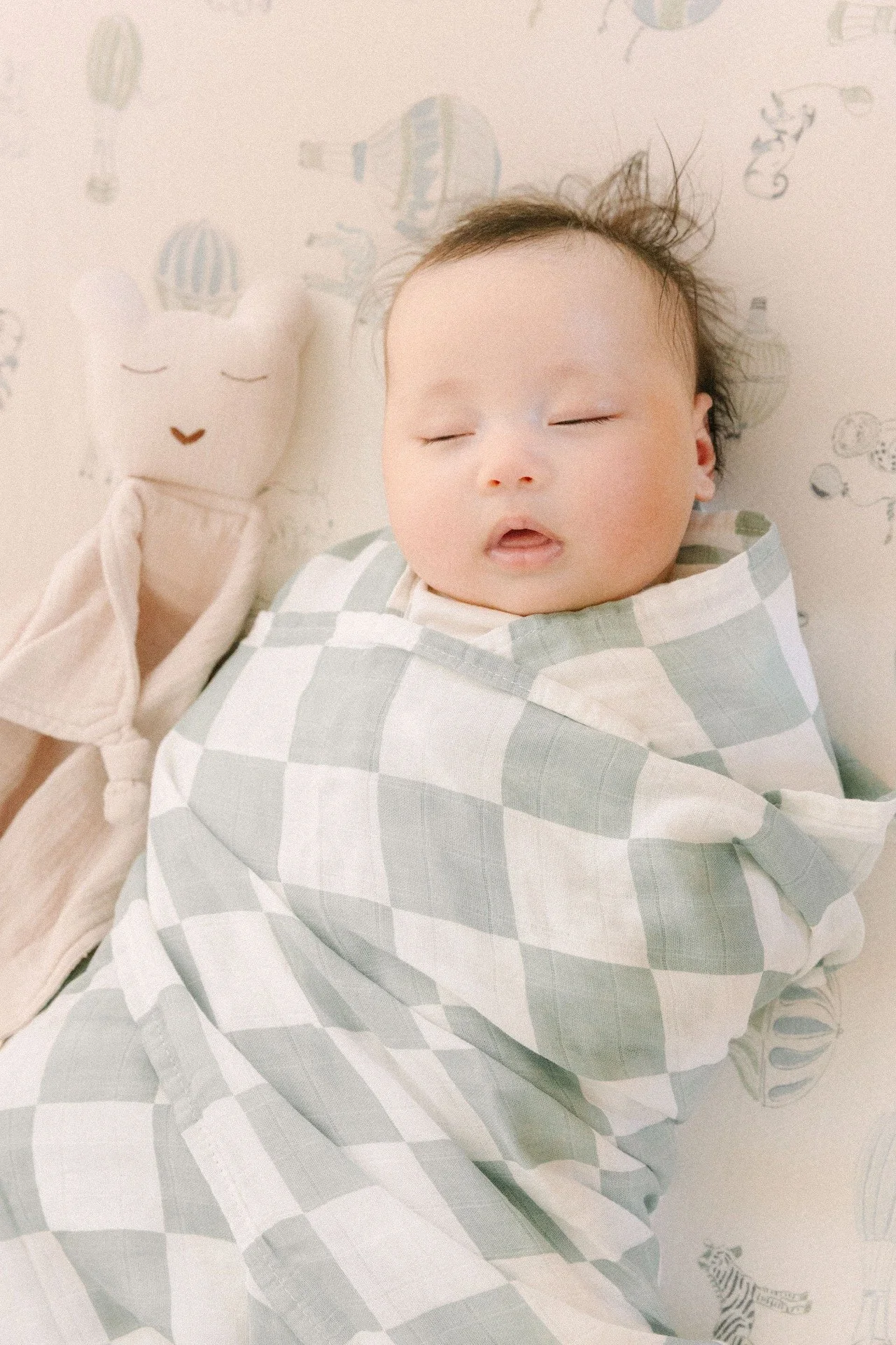 🐻💚 Nap time, but make it extra snuggly! Our Green Checkered Swaddle Blanket and Sleepy Bear Lovey are the ultimate cozy duo for your lil one's next snooze.

✨ Want to make it extra special? Personalize Sleepy Bear Lovey to make it your baby's forev