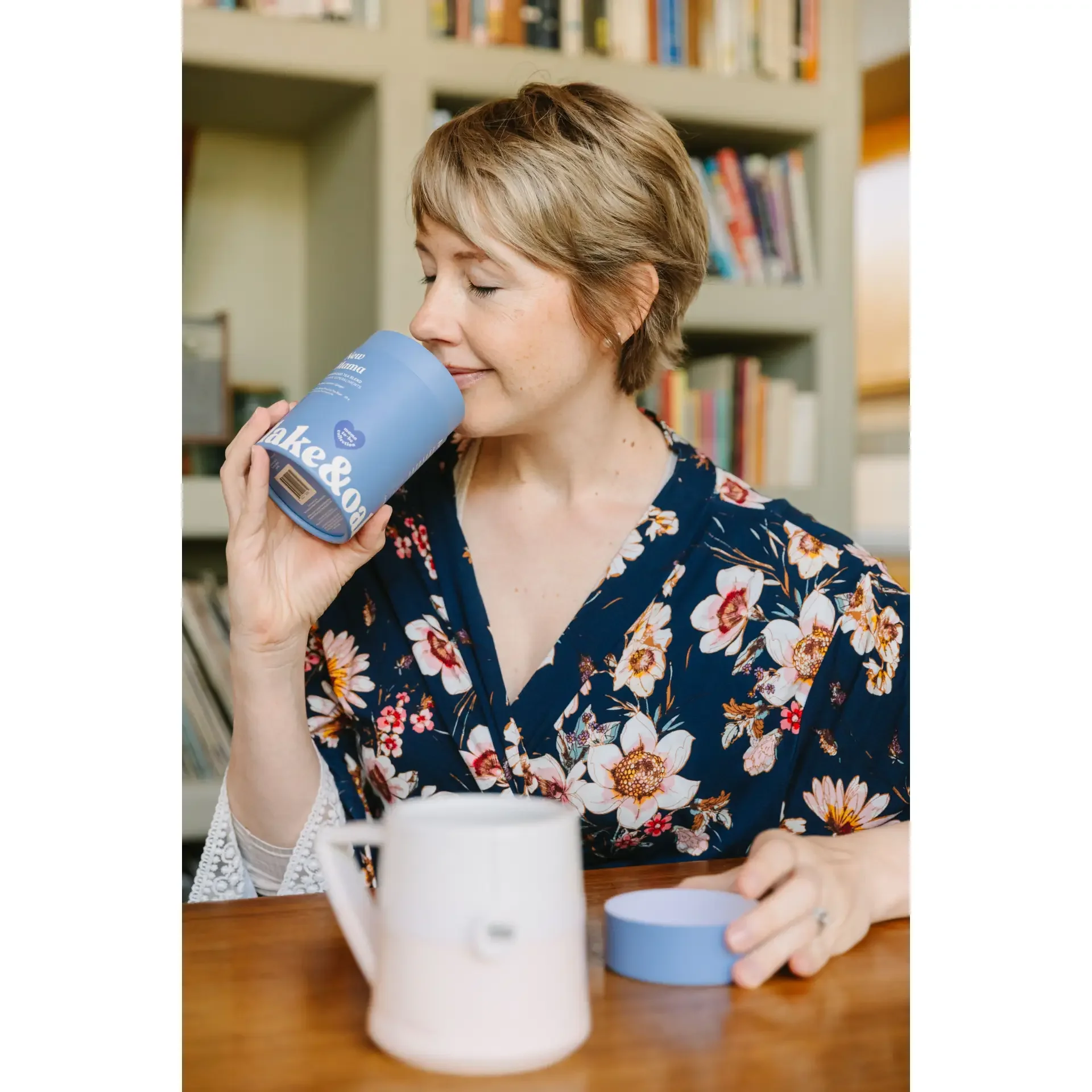 lake-oak-tea-mug-mom-2.webp