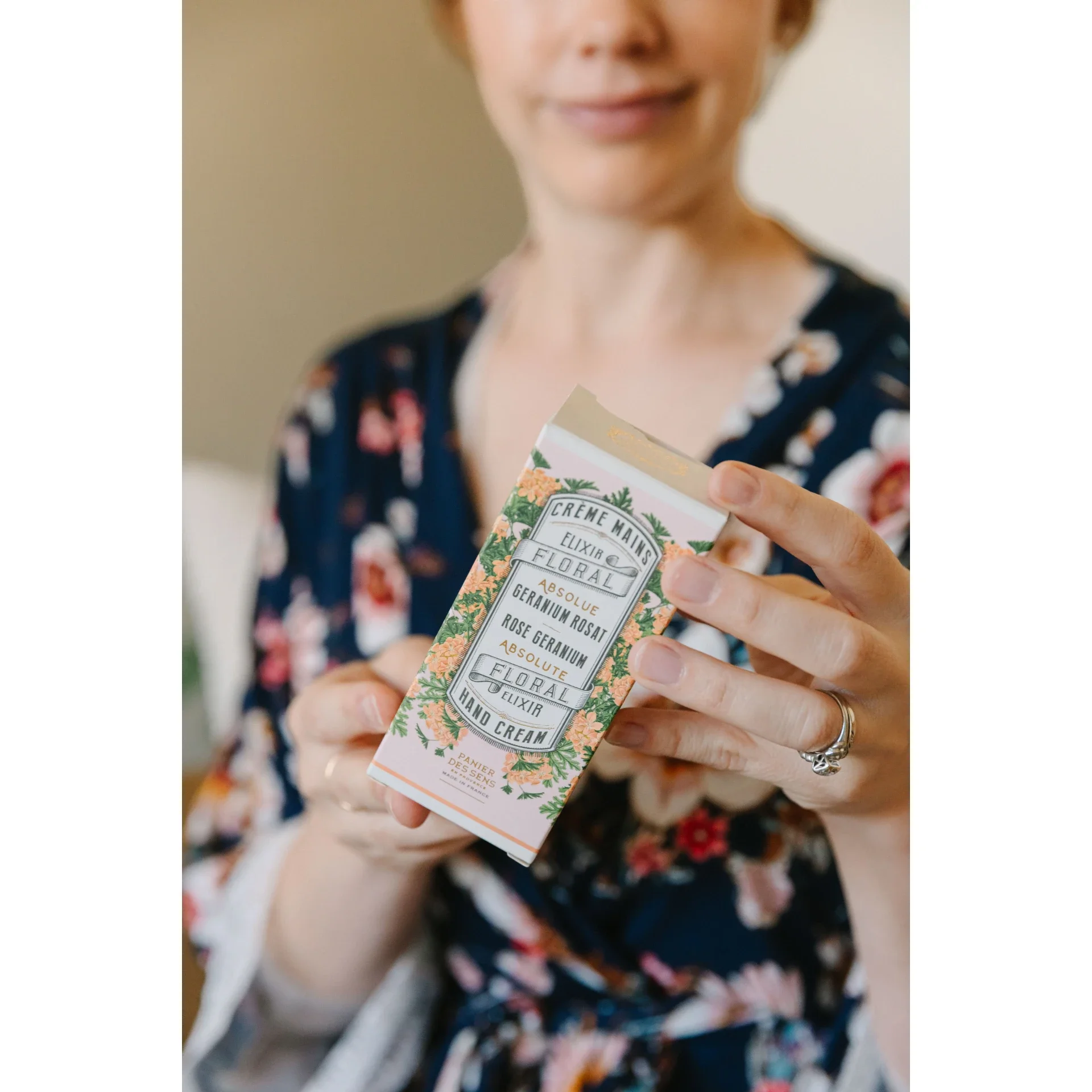 hand-lotion-mom.webp
