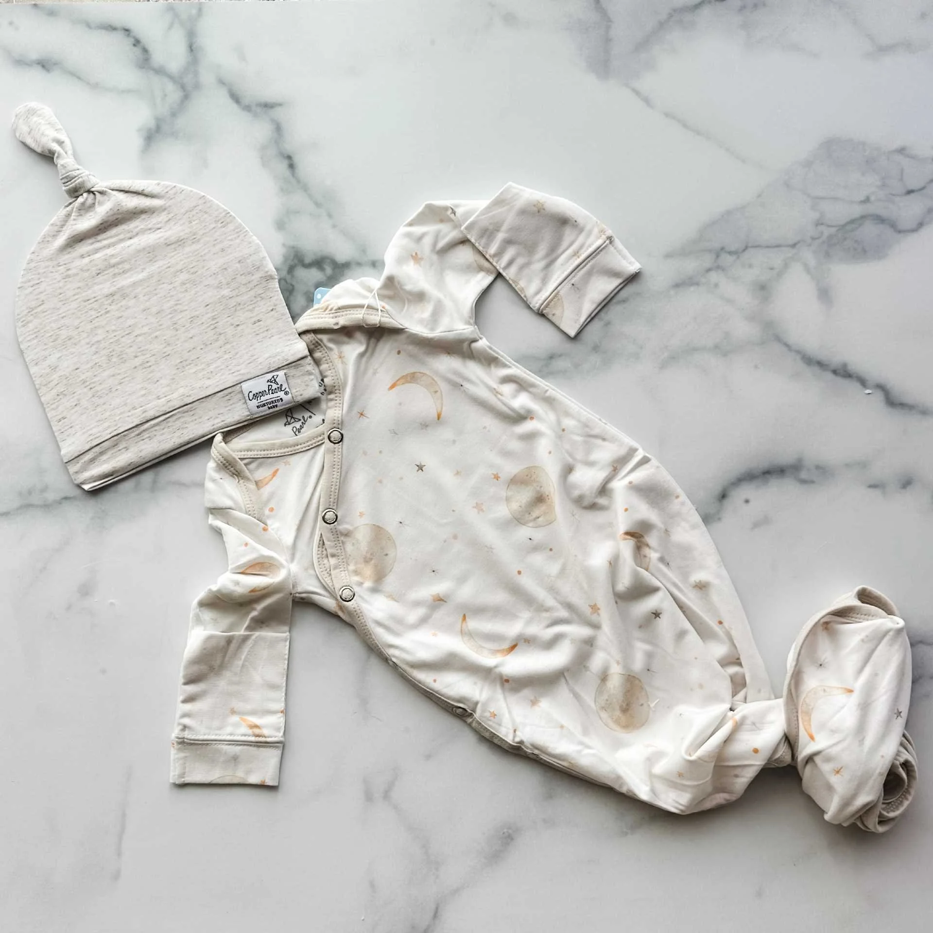 Copper Pearl x Nurtured 9 Newborn Knotted Gown, Hat and Swaddle