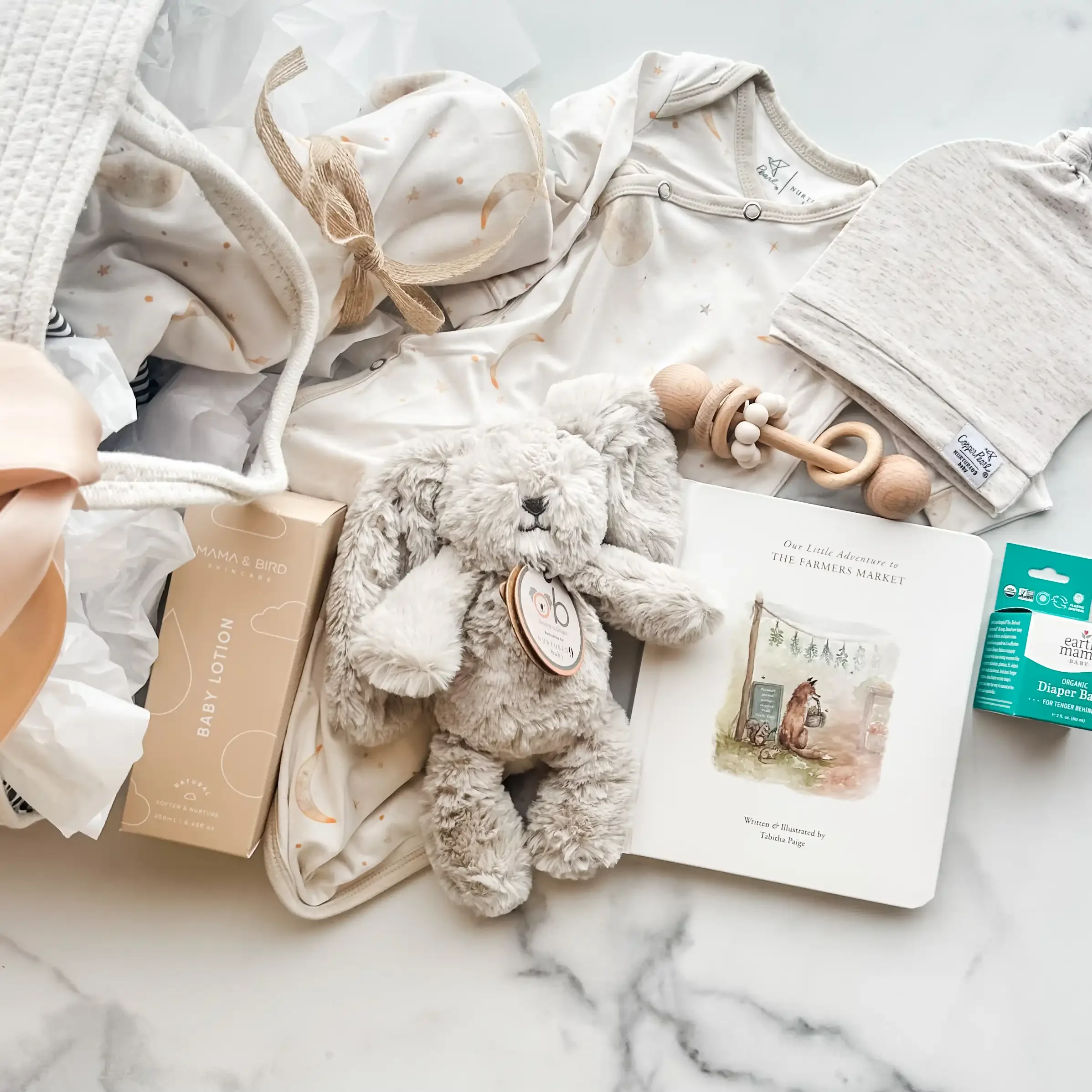 baby-shower-gift-basket-moon-and-stars-flatlay-oat.webp
