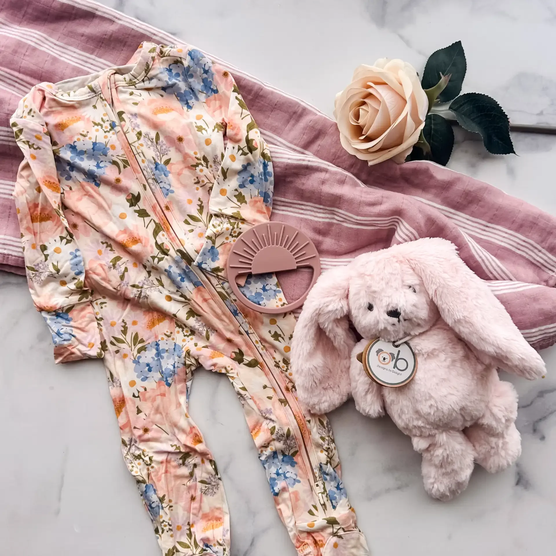 baby-girl-gift-box-penelope-floral-flatlay.webp