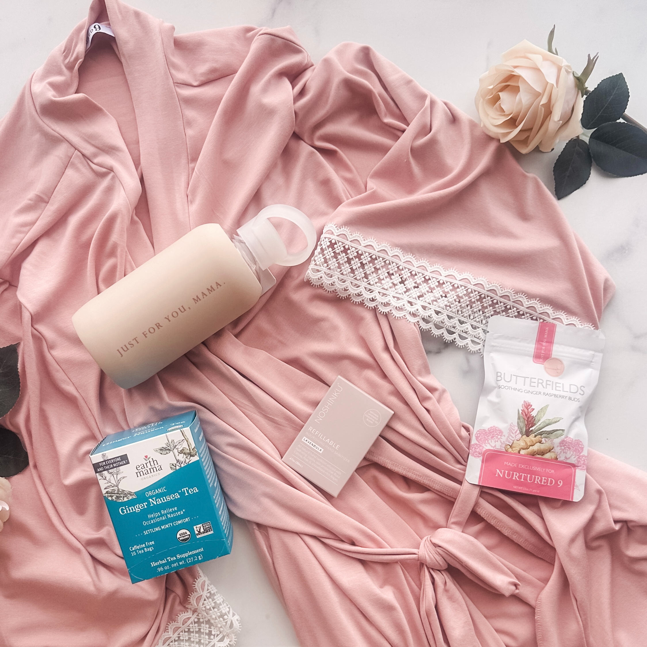 congrats-pregnancy-gift box-flatlay-26.png