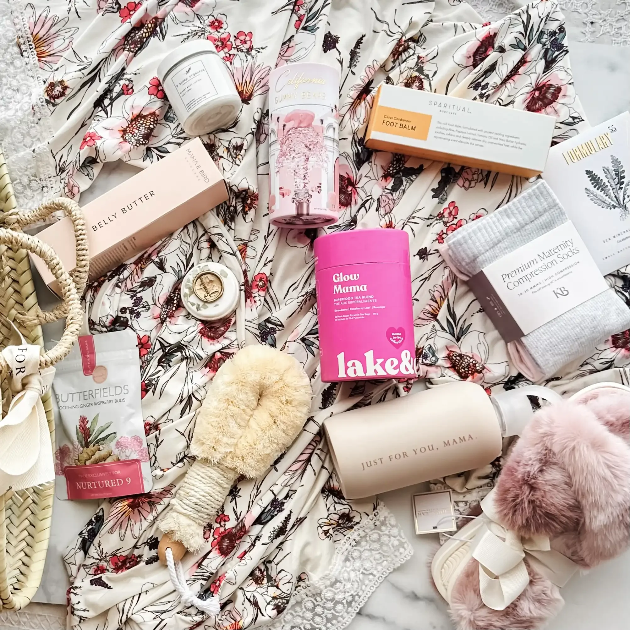 ultimate-pregnancy-gift-basket-flatlay.webp