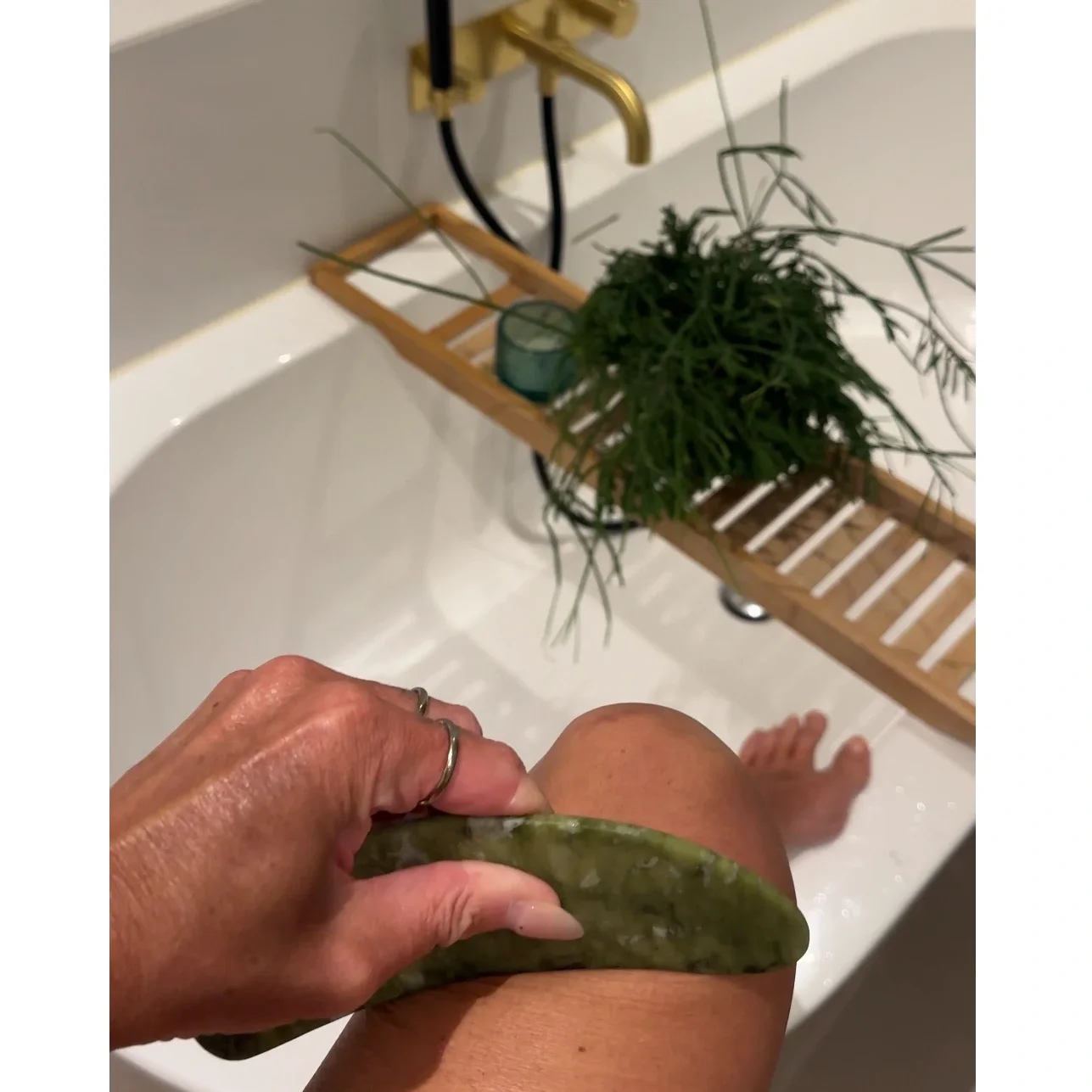 gua-sha-body-for-mom-lifestyle.webp