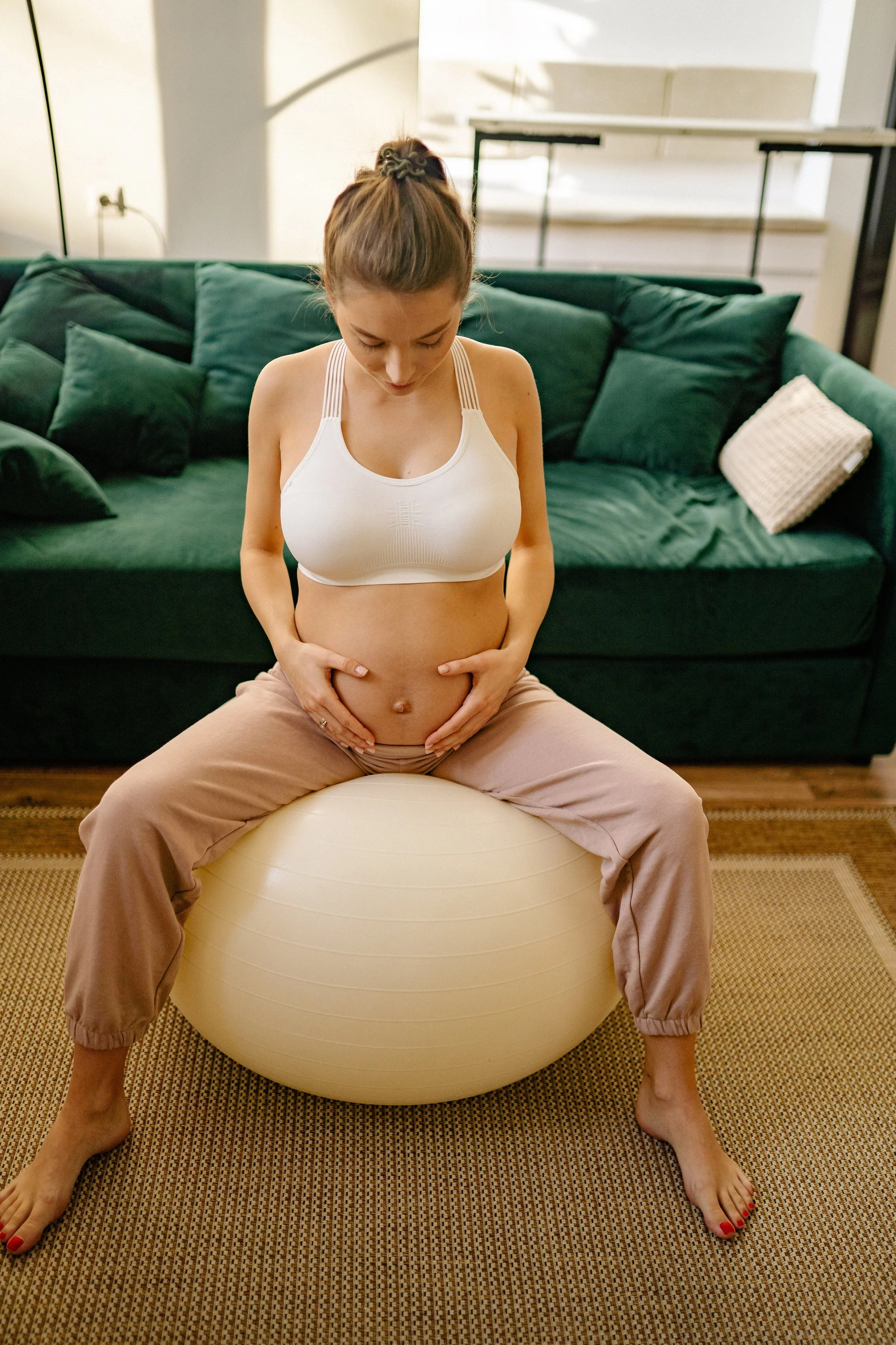Eercises to reduce low back and hip pain during pregnancy (IG Reel)