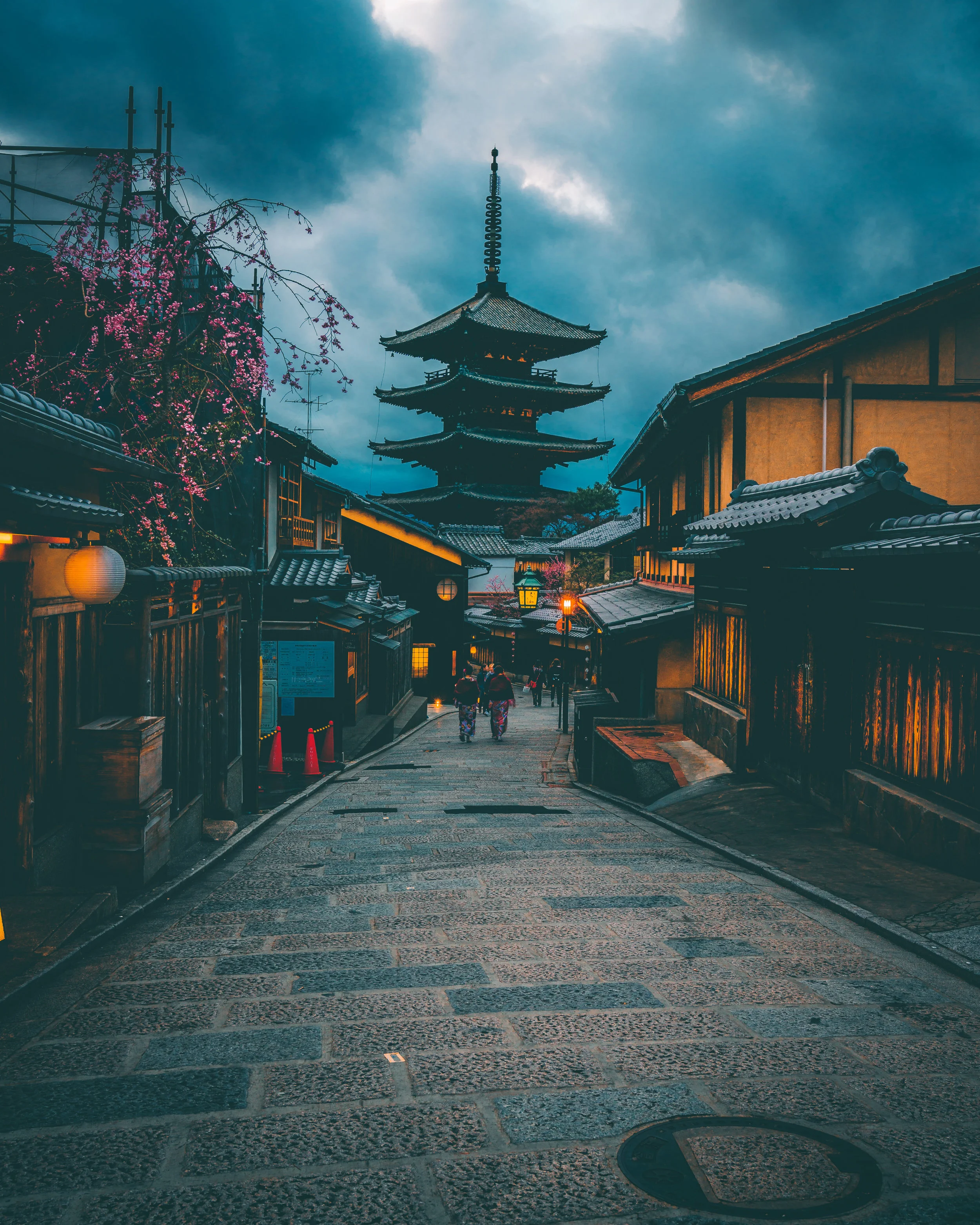 Yasaka Pagoda Blue - Kyoto SS.jpg