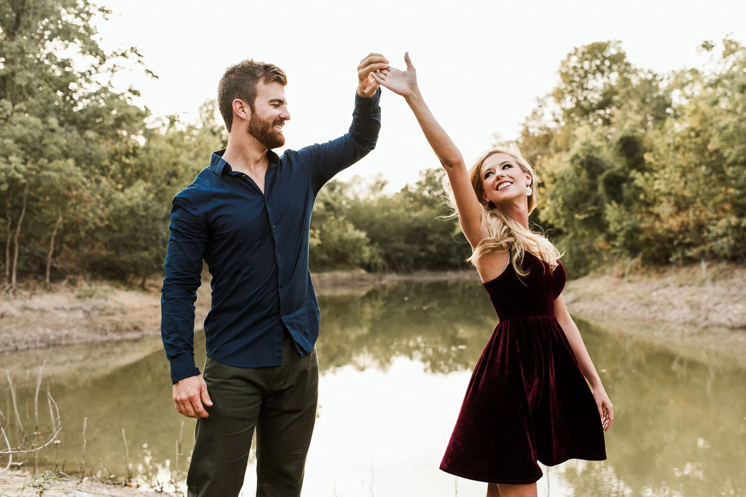 josh - lindsey - engagement - photos - alrington - texas - river - legacy - park-10.jpg