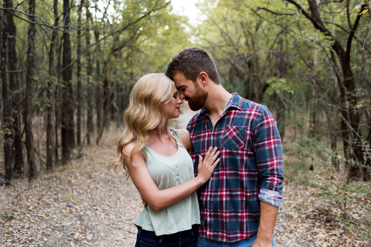 josh - lindsey - engagement - photos - alrington - texas - river - legacy - park-24.jpg