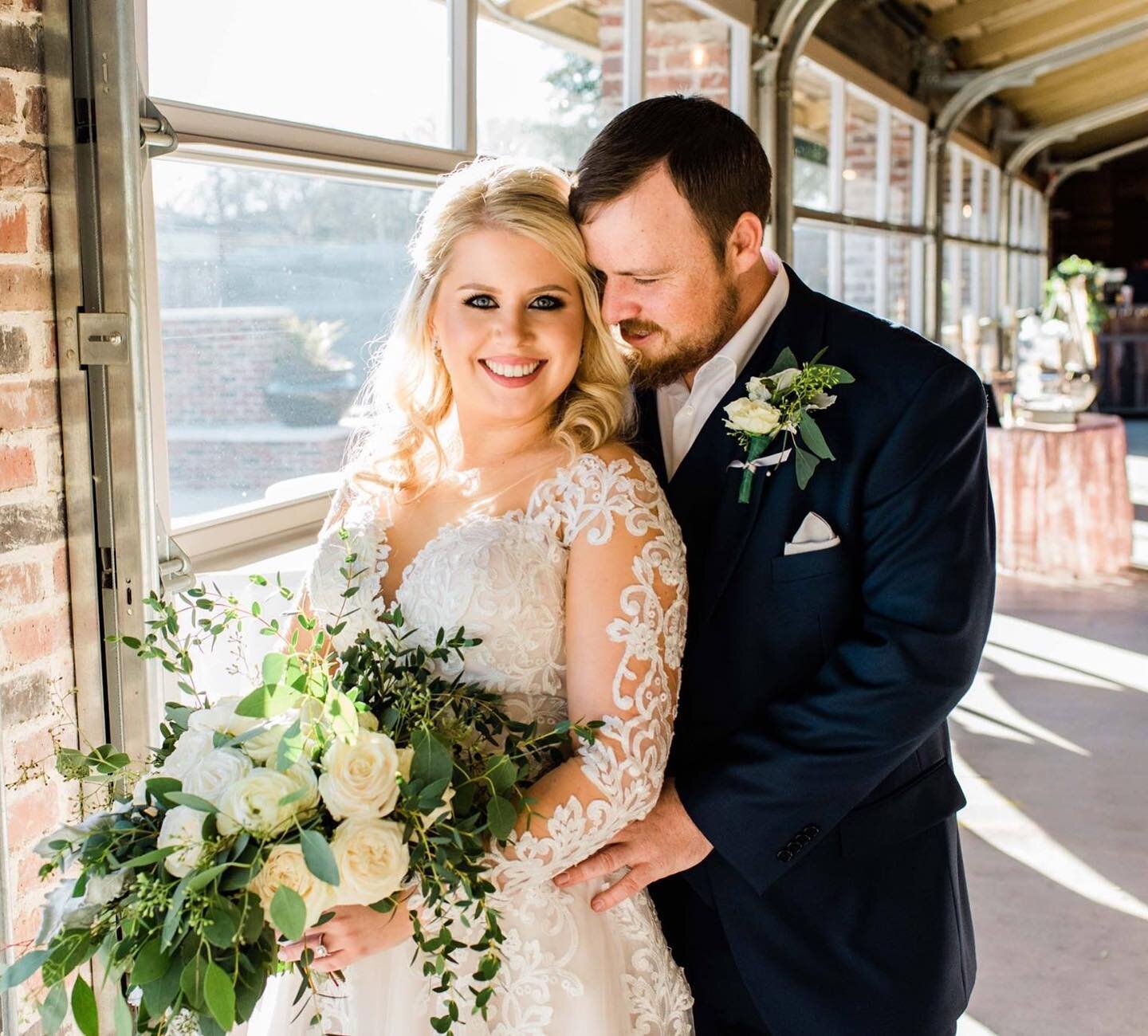 Happiest anniversary to these two! Such an awesome day to be apart of. Ashley trusted me to get shots I&rsquo;ve never attempted before, loved the chance to get creative! Shout out to @steph.renea for being an awesome second photographer w me! 

Here