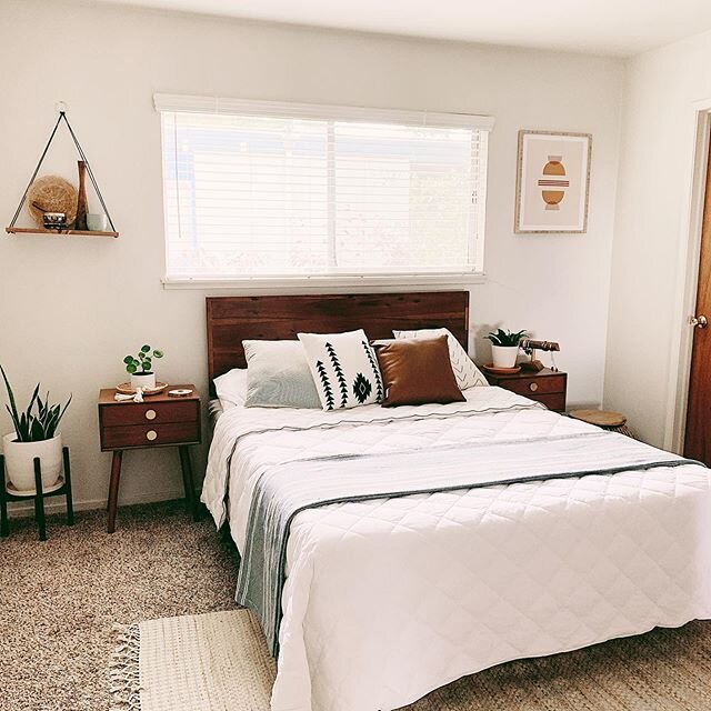 ✨Summer Bedroom Refresh ✨
.
.
Normally, I change out my bedding for summer and winter given how hot it&rsquo;s gets in Sacramento. However, the last few weeks we&rsquo;ve had highs in the 90s some days and highs in the 60s. I&rsquo;m not about to cha