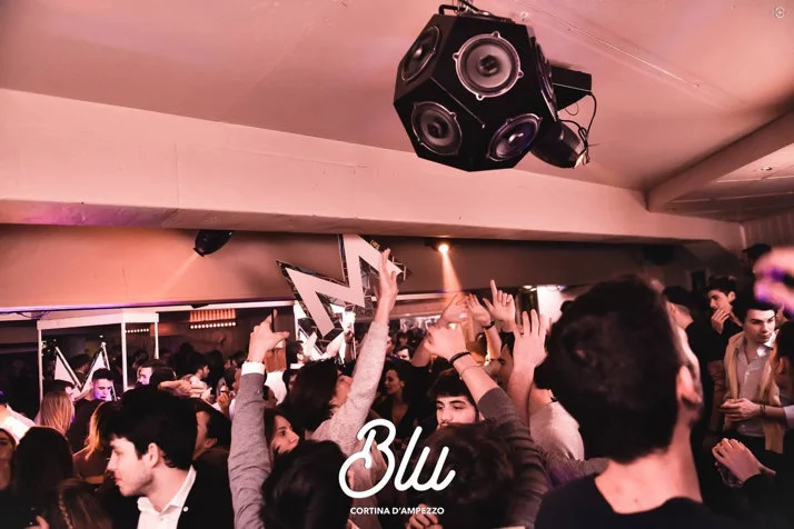 blu-cortina-dodicifacce-01.jpg