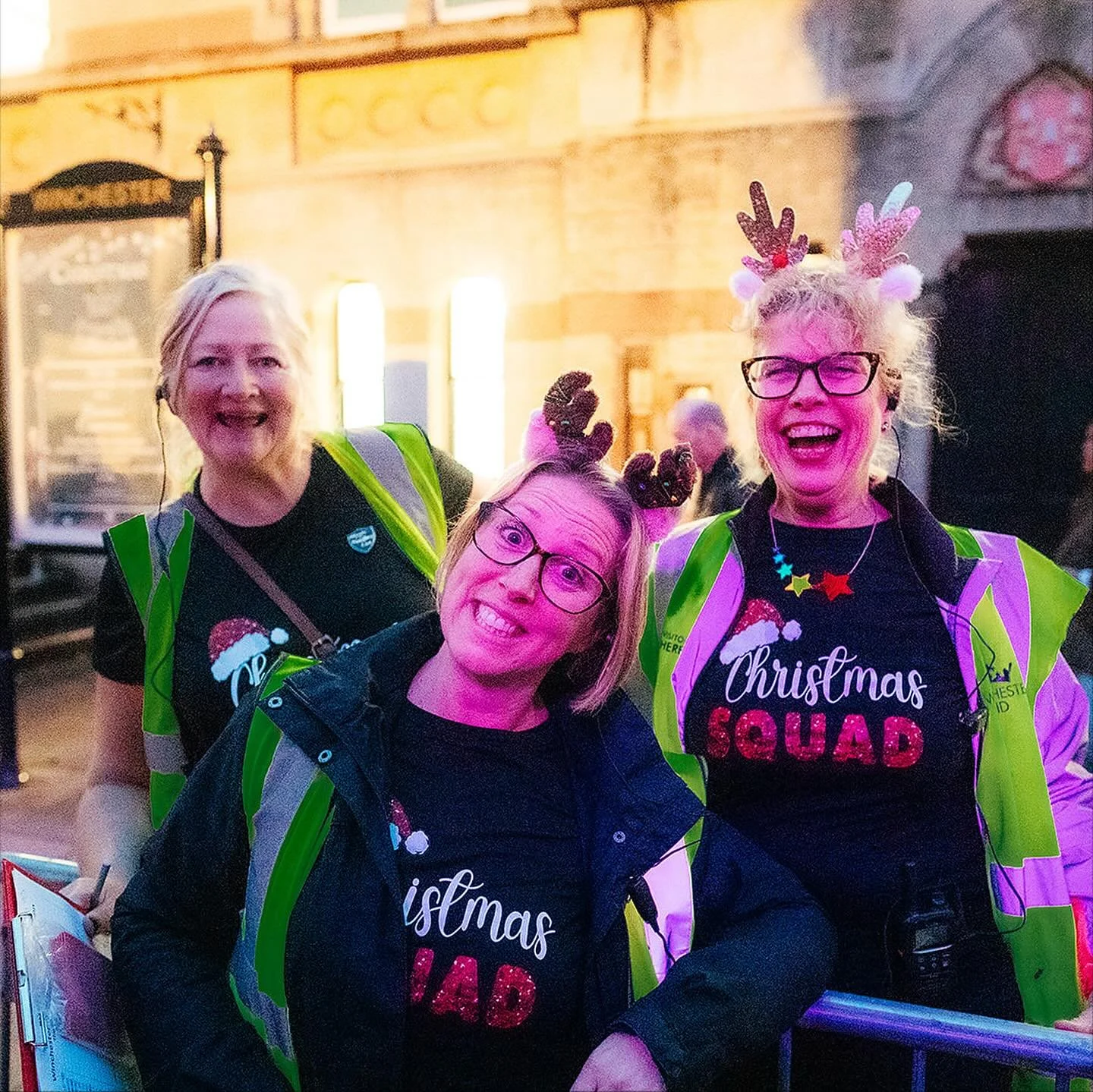 Just leaving these here&hellip; ❤️
Happy heart, happy city and lots of Christmas vibes 
#dreamteam #christmassquad #lovemyjob #lovemypeople❤️

📸 by the incredible @hollybobbins_photographer 🥰
