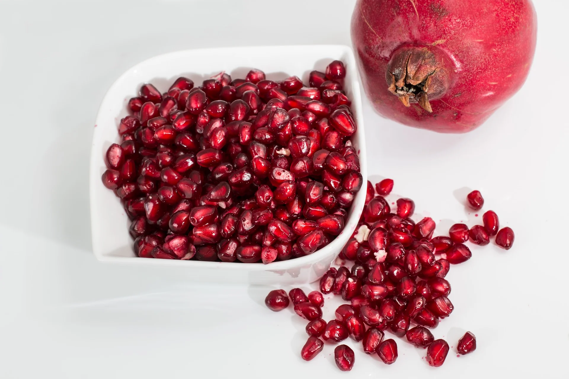 pomegranate-3259170_1920.jpg