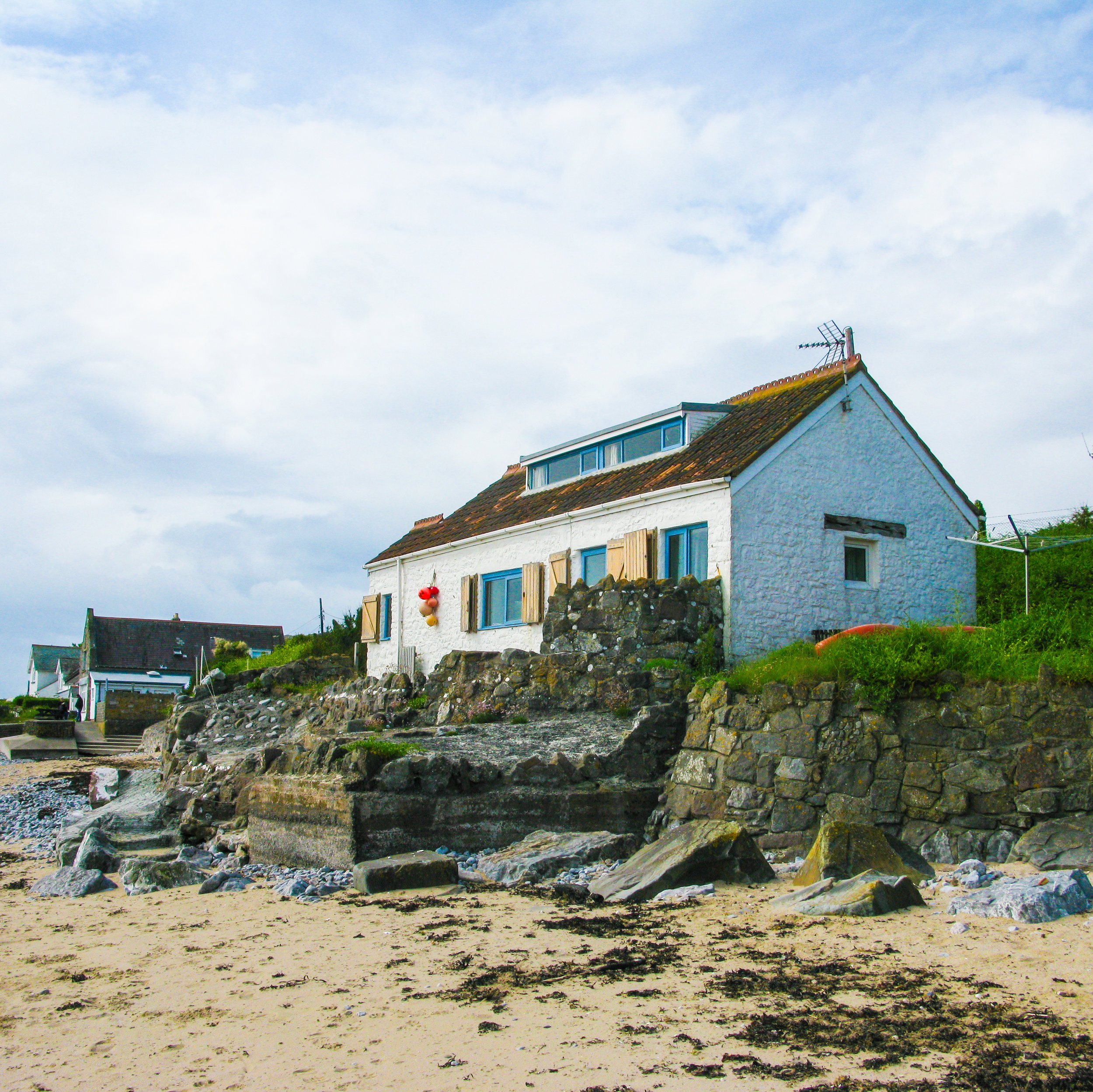 Port_Eynon_beach_cottage_2.jpg