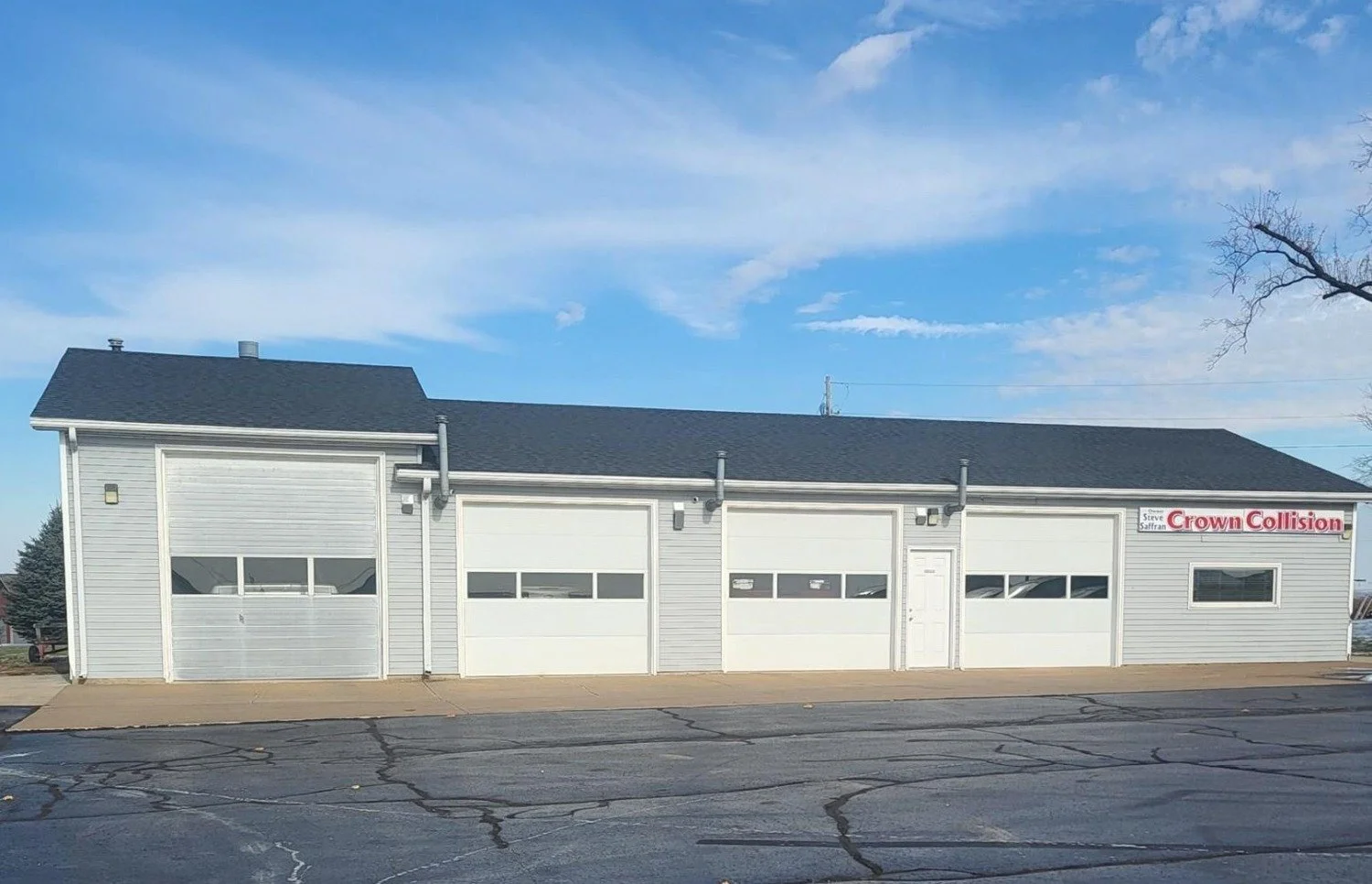 🏢 Commercial Opportunity in Dubuque!
📍 7812 Windy Ridge, Dubuque, IA 52003
💲422,000

📐 3,544 sq ft on 0.44 acres &mdash; ready for your business or investment vision!

This versatile commercial-zoned building features:
&bull; One-level layout wit