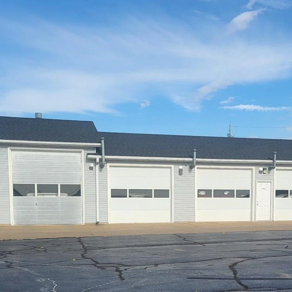 🏢 NEW Commercial Opportunity!
📍 7812 Windy Ridge, Dubuque, IA 52003
💲422,000

📐 3,544 sq ft on 0.44 acres &mdash; ready for your business or investment vision!

This versatile commercial-zoned building features:
&bull; One-level layout with centr